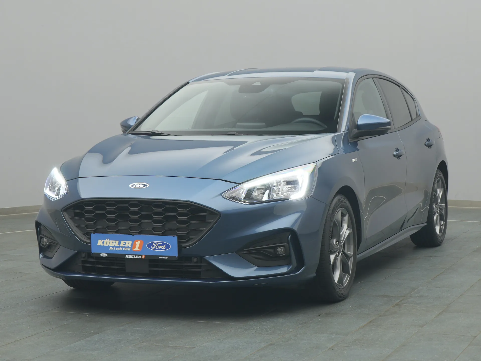 Ford Focus ST-Line in blau