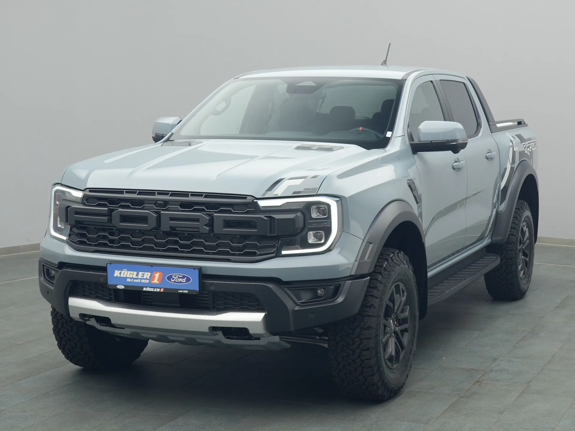 Ford Ranger Raptor in grau