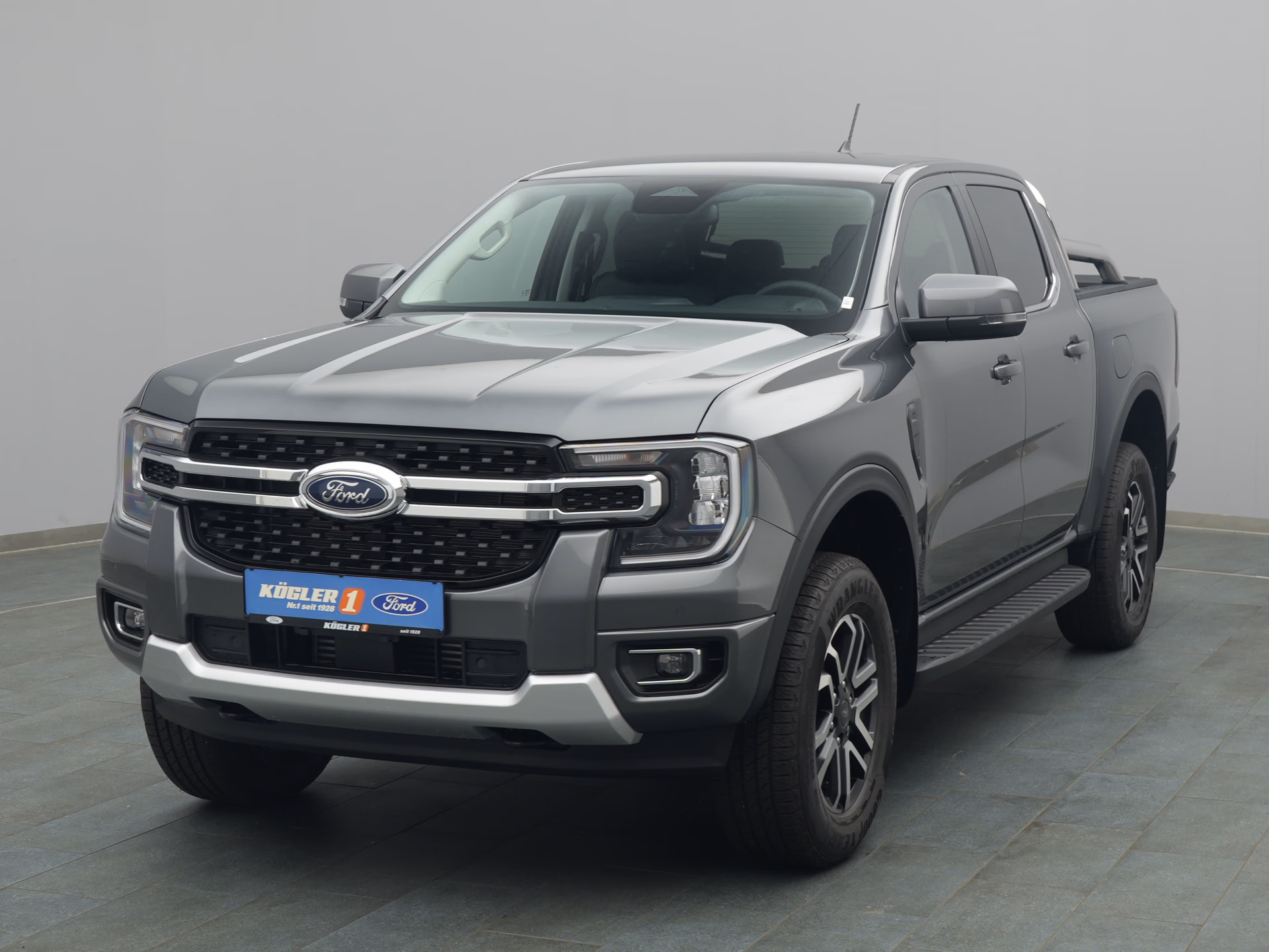 Ford Ranger DoKa Limited in grau