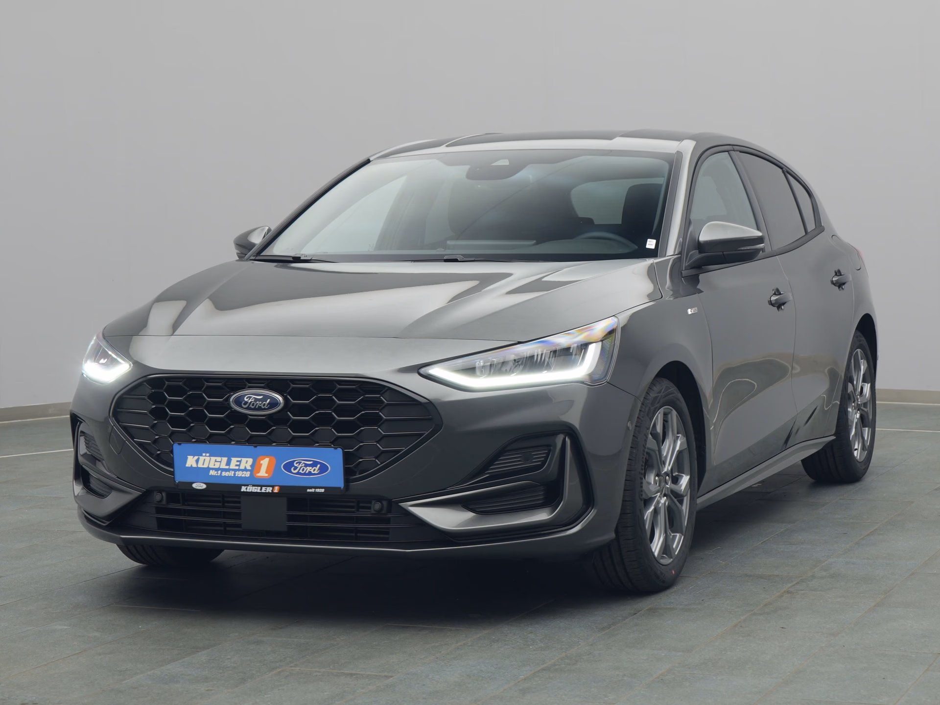 Ford Focus ST-Line in grau