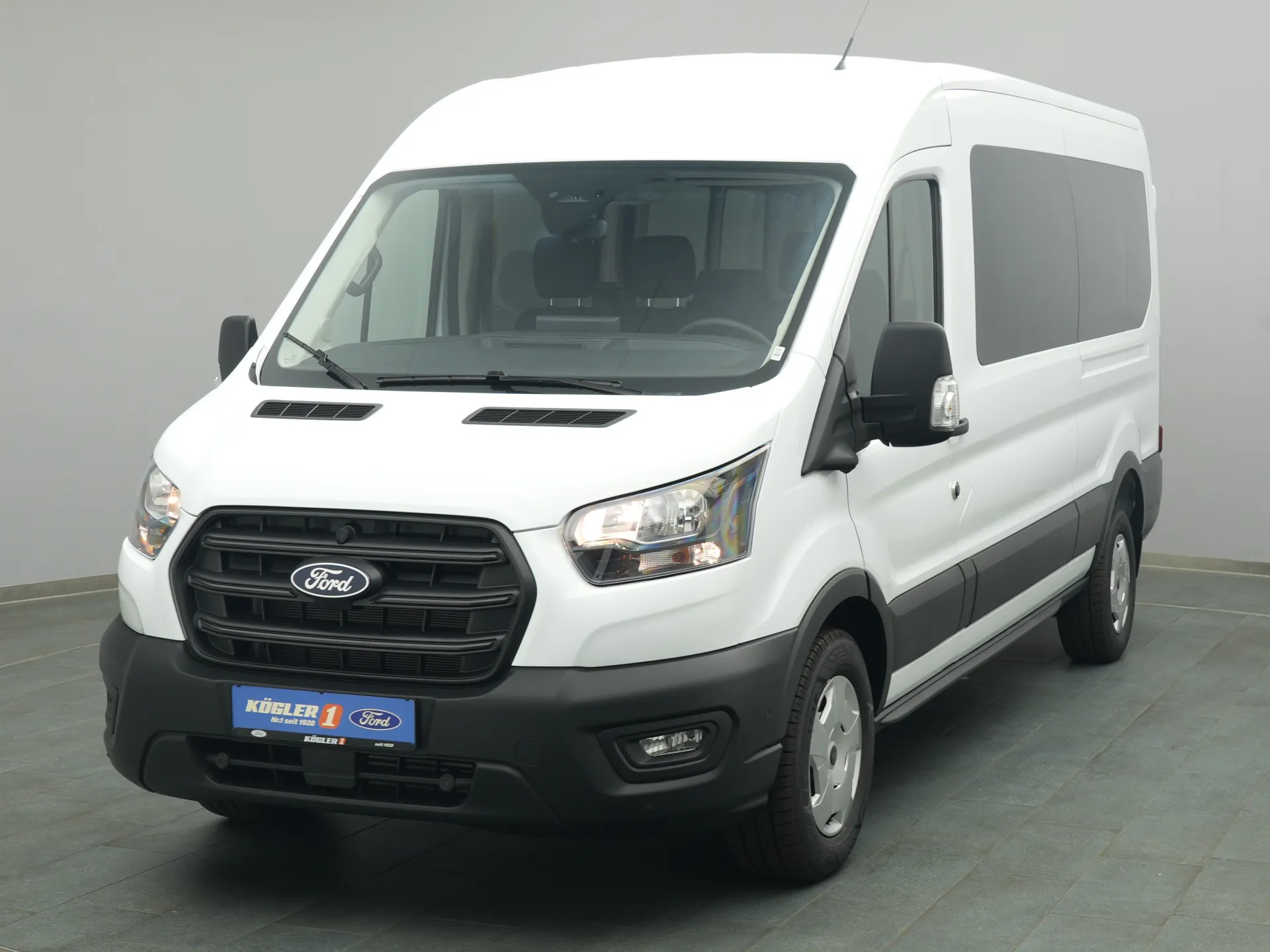 Ford Transit Kombi in weiss