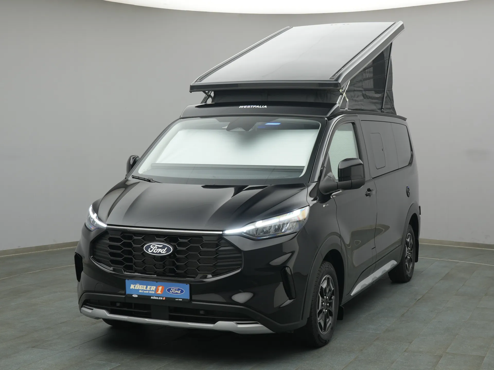 Ford Nugget in schwarz