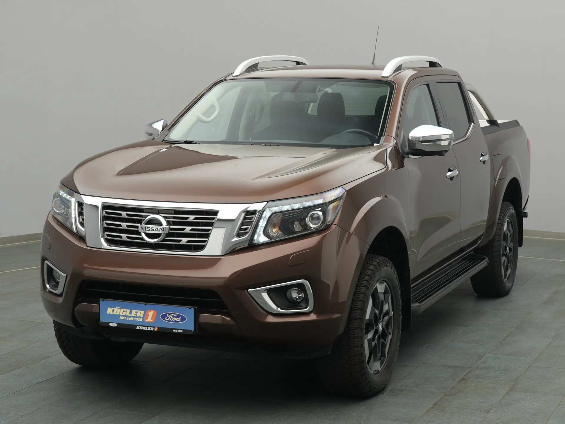 Nissan Navara in braun