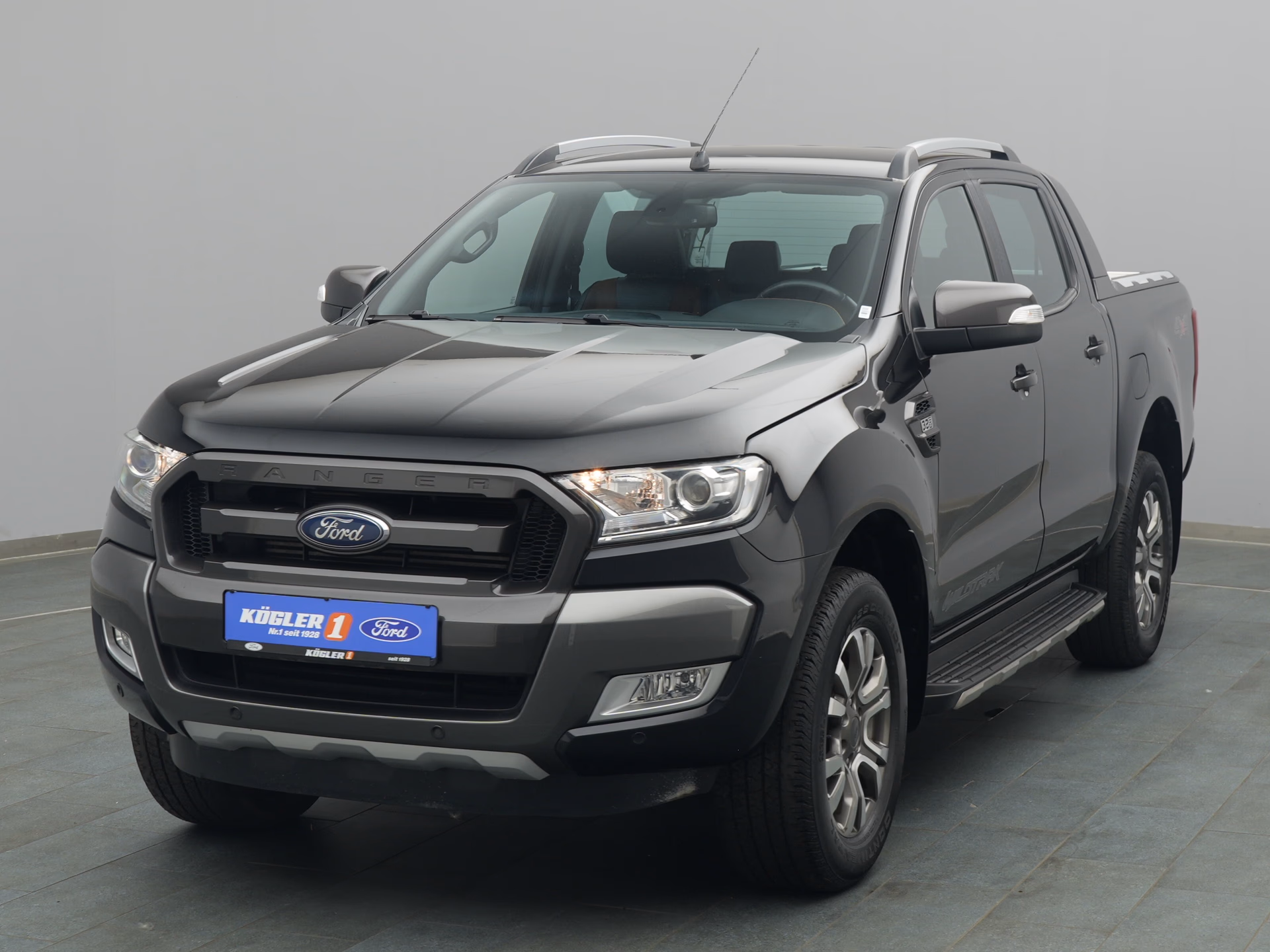Ford Ranger DoKa Wildtrak in schwarz