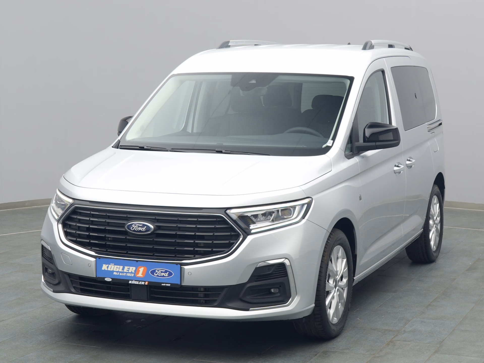 Ford Tourneo Connect Titanium in silber