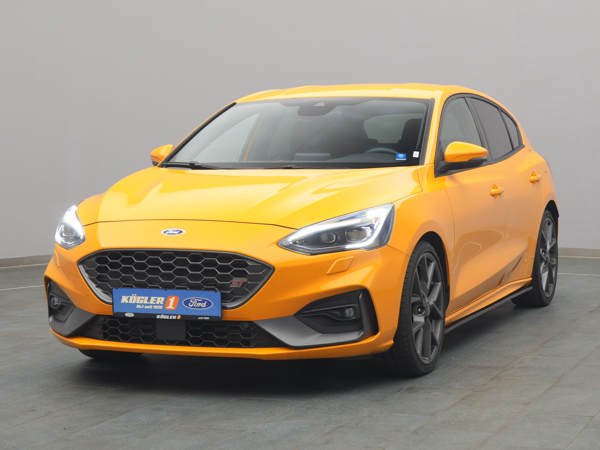 Ford Focus ST in orange