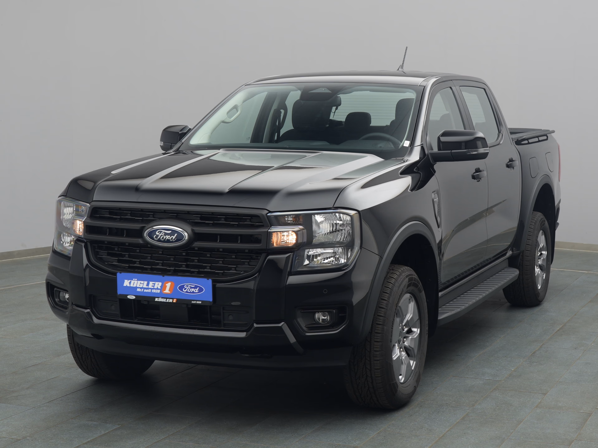 Ford Ranger DoKa XLT in schwarz