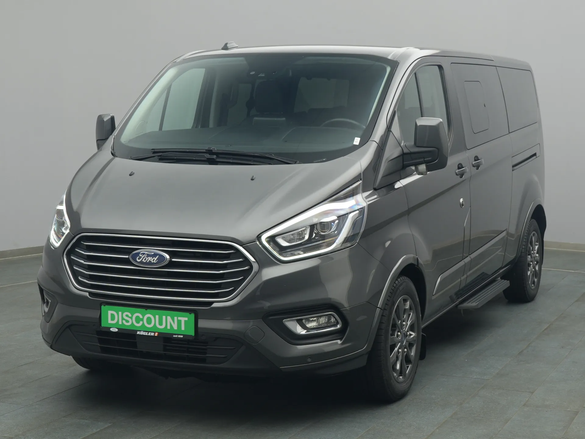 Ford Tourneo Custom in grau