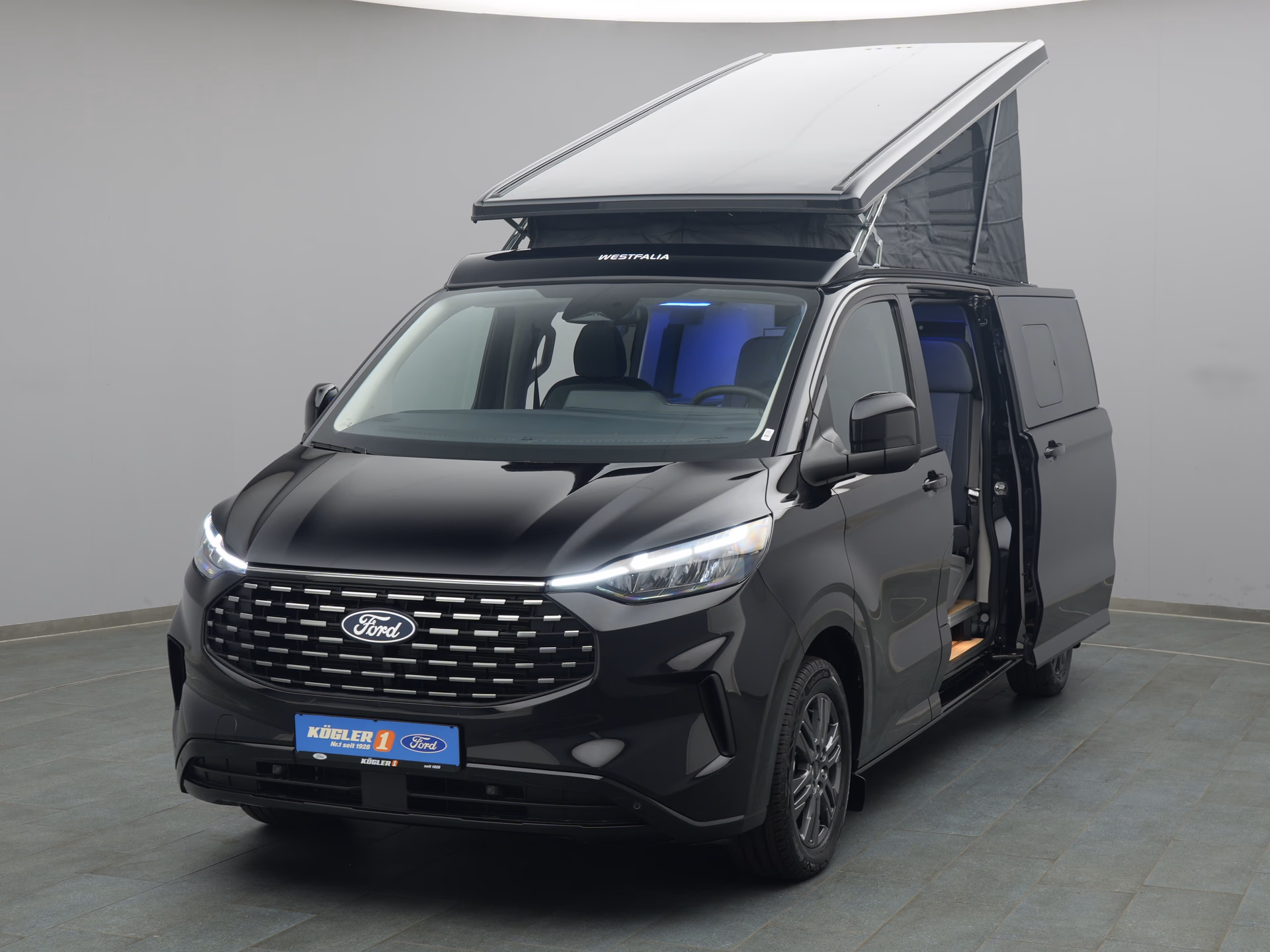 Ford Nugget in schwarz