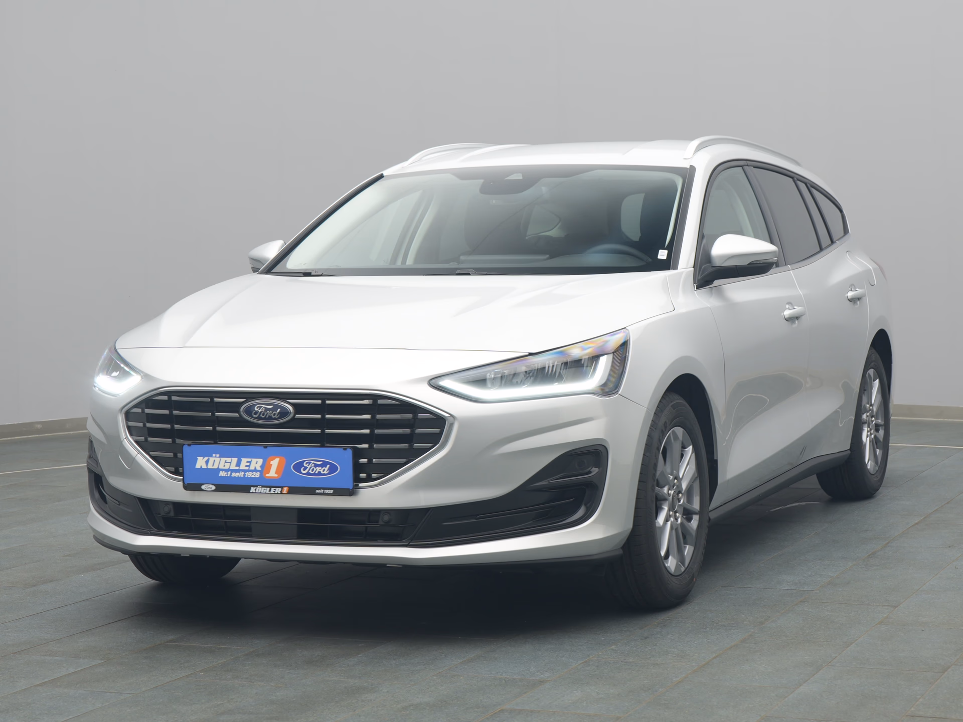 Ford Focus Titanium X in silber