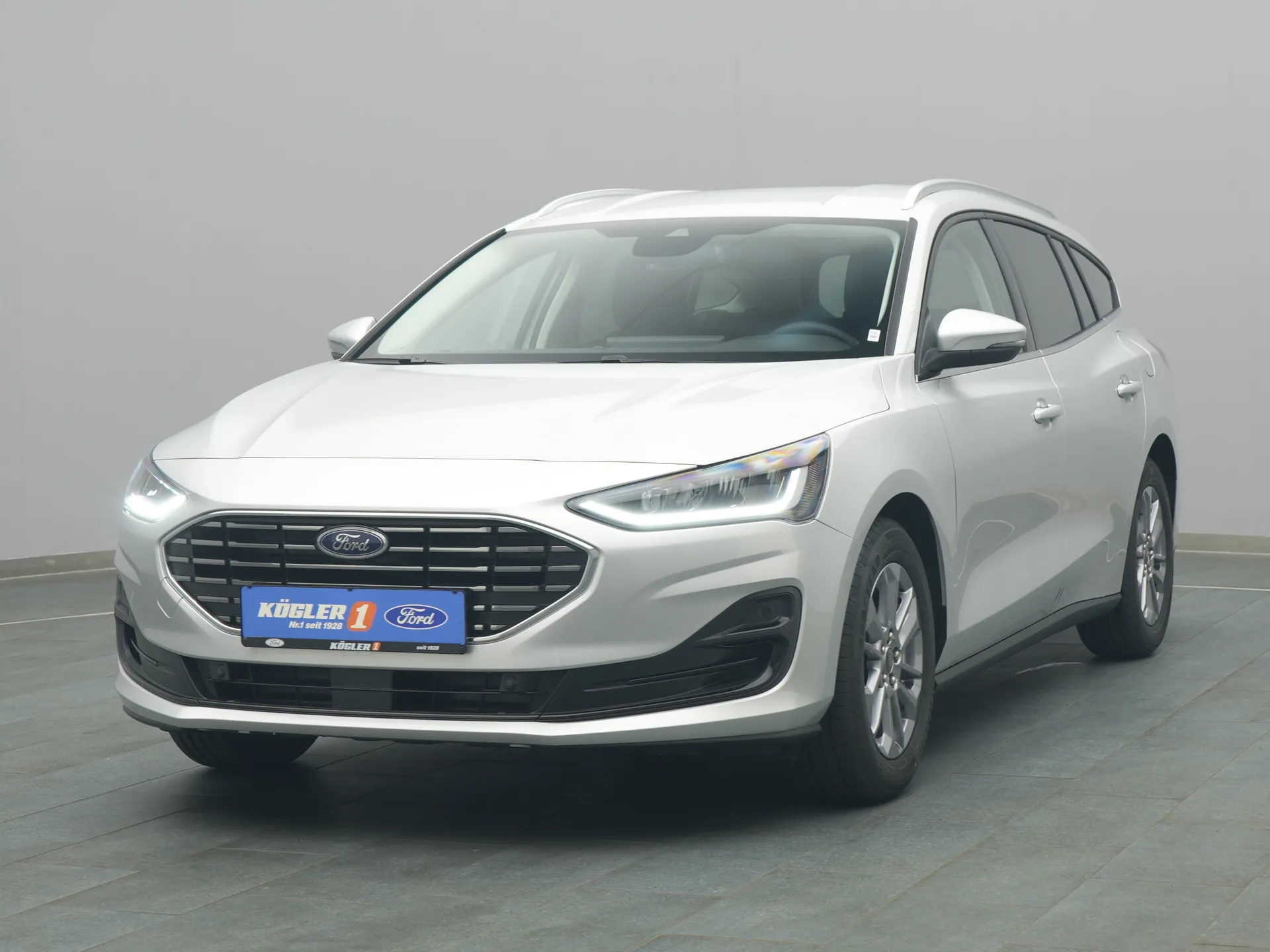 Ford Focus Titanium X in silber