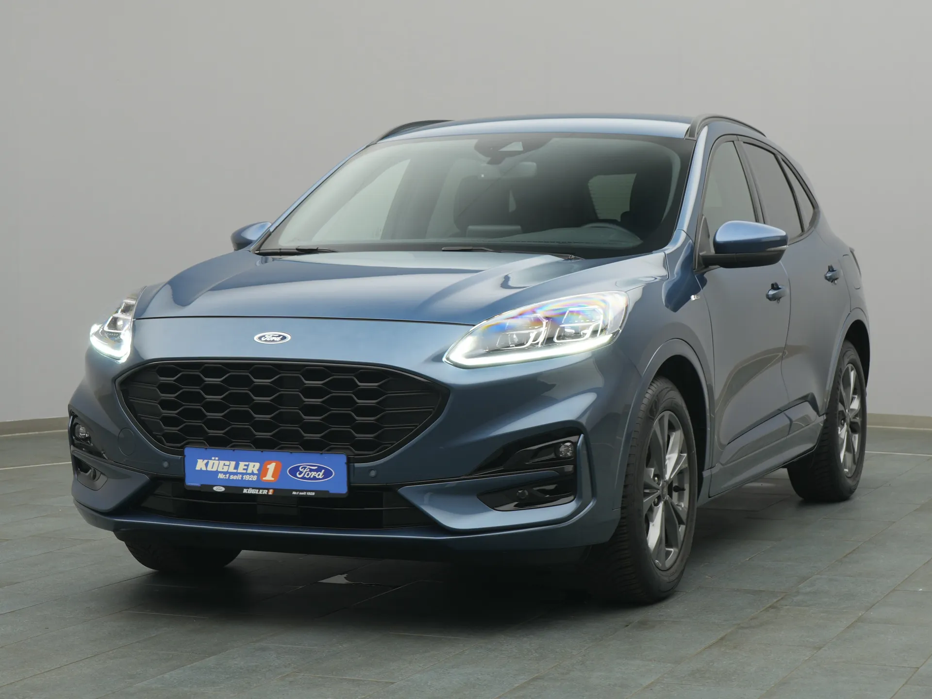 Ford Kuga ST-Line X in blau