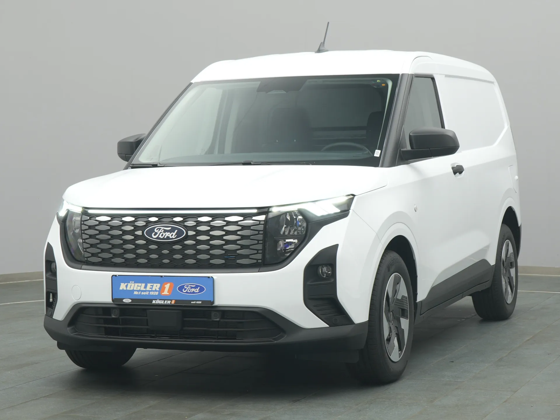 Ford Transit Courier Kasten in weiss