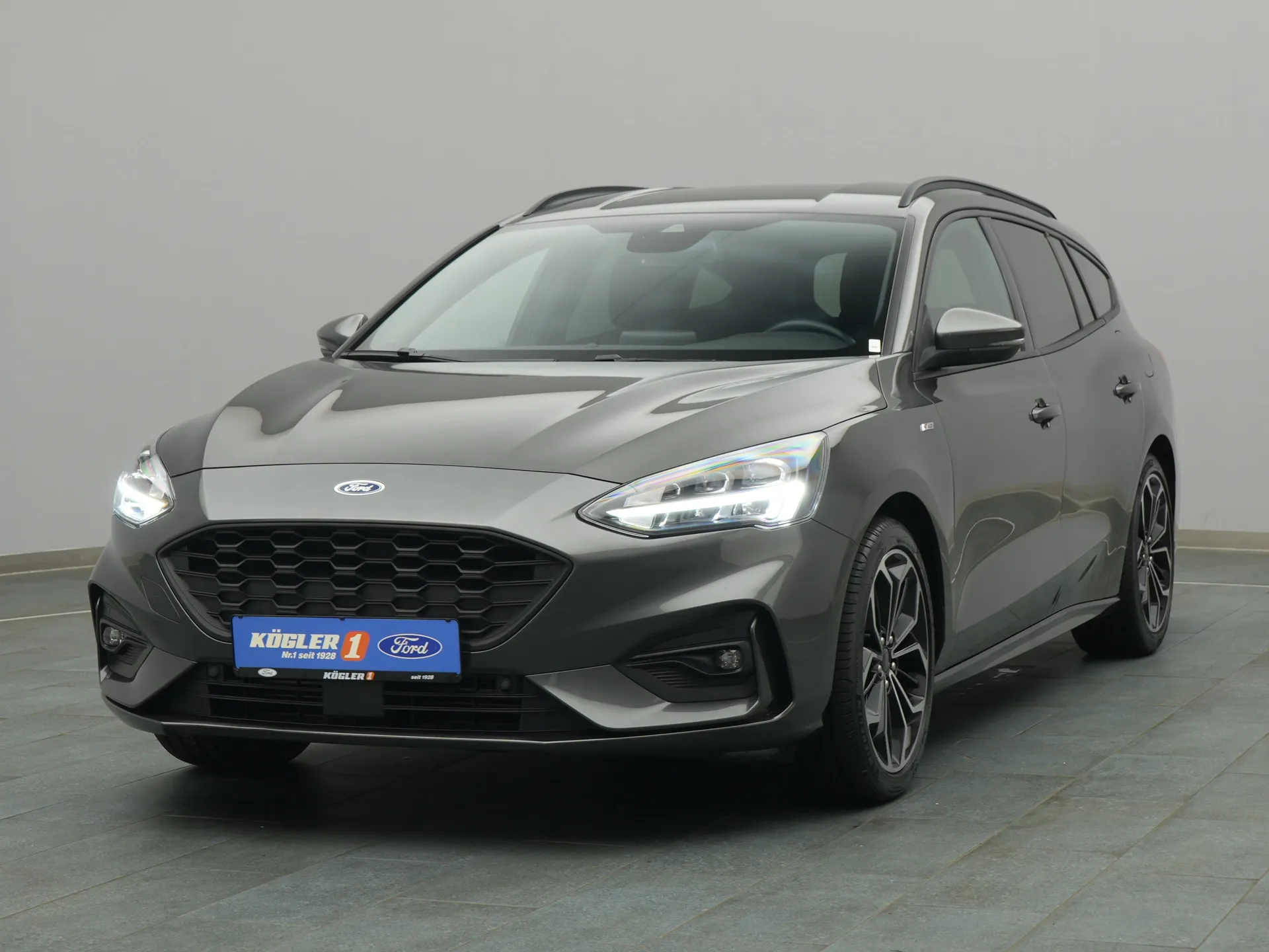 Ford Focus ST-Line in grau
