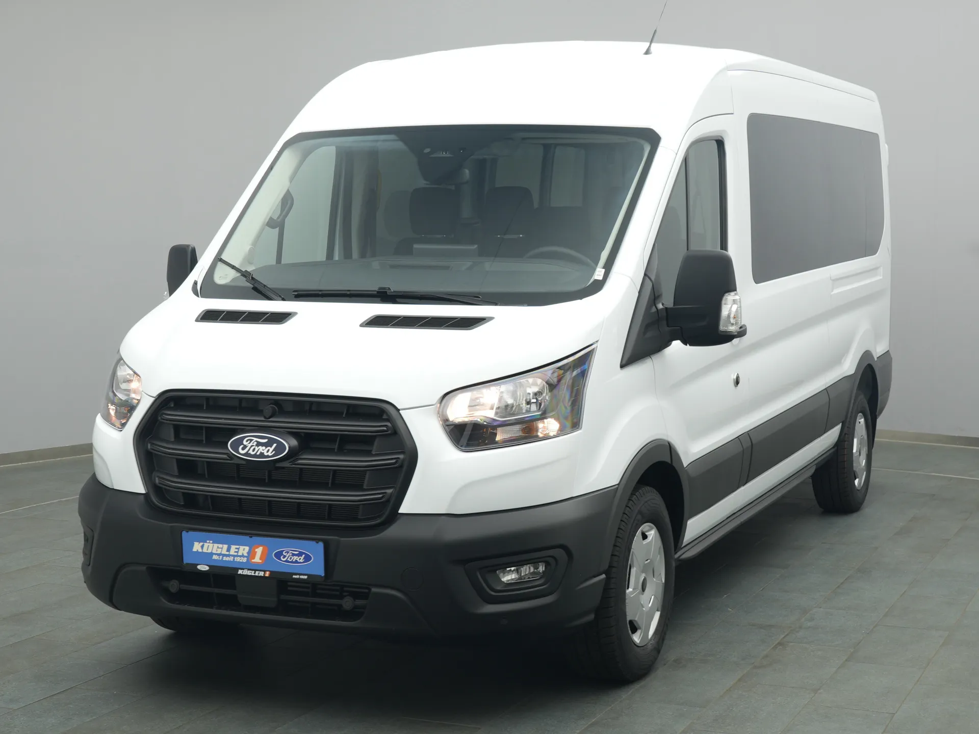 Ford Transit Kombi in weiss