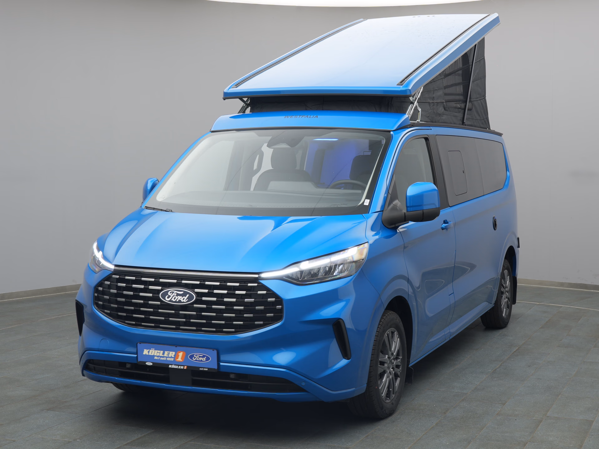 Ford Nugget in blau