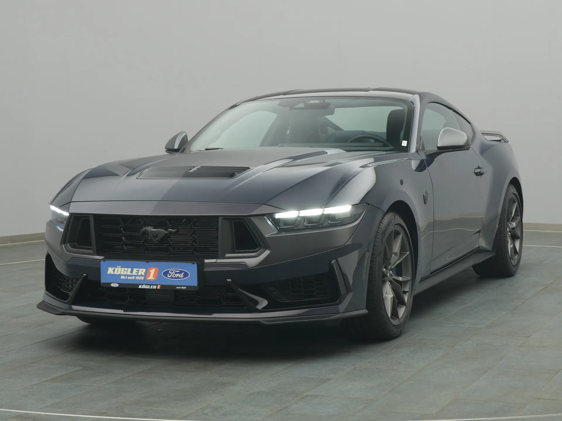 Ford Mustang Dark Horse in blau