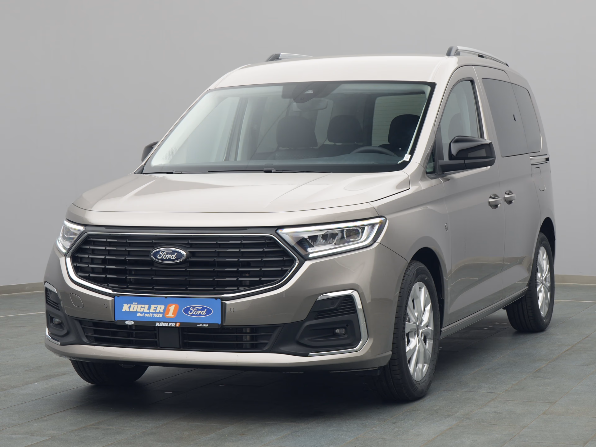 Ford Tourneo Connect Titanium in silber