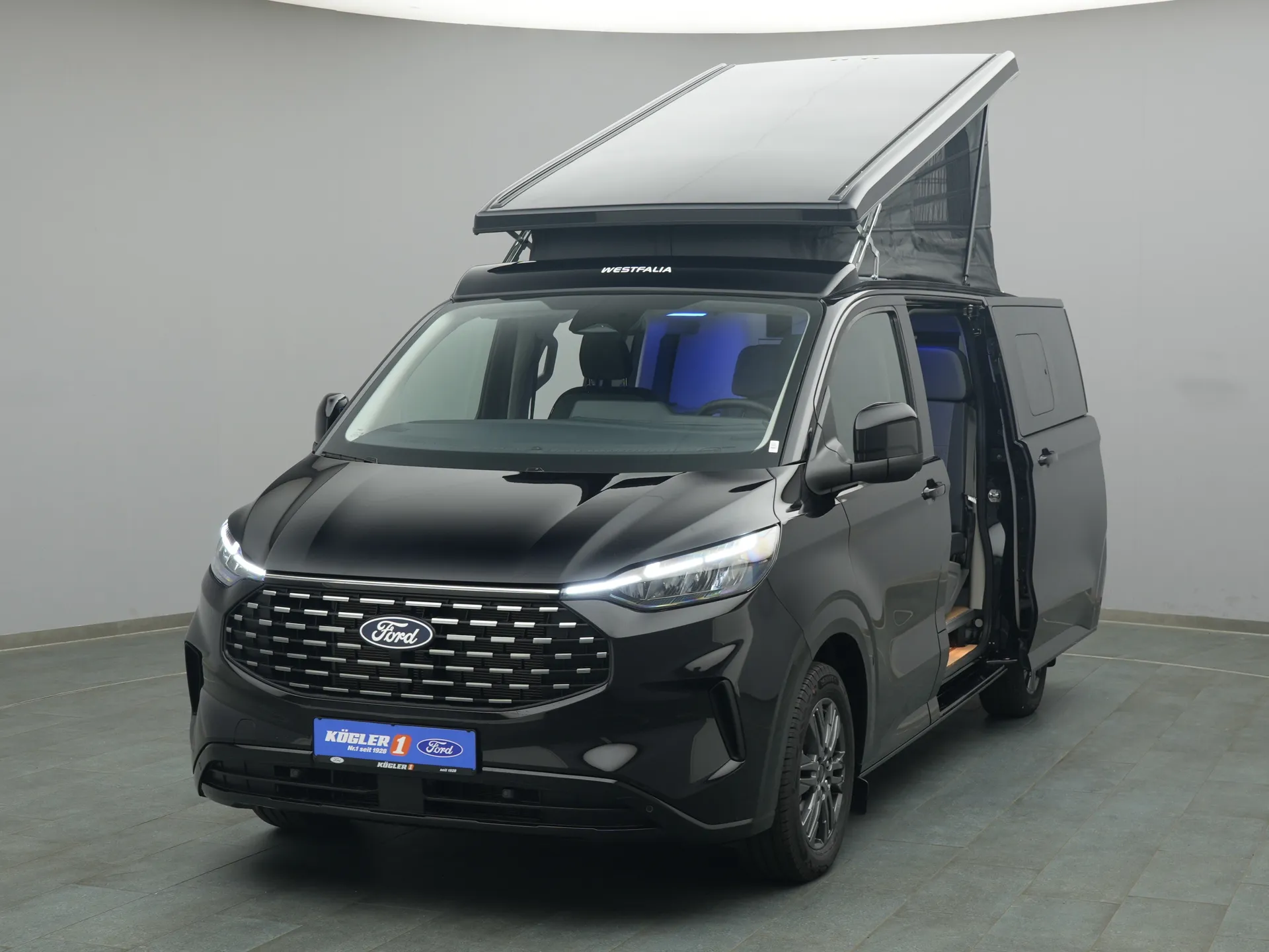 Ford Nugget in schwarz