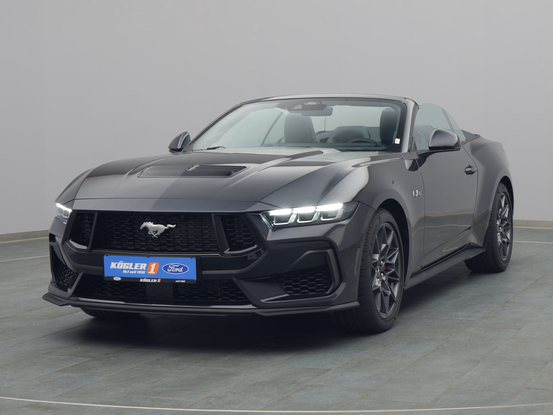 Ford Mustang GT in grau