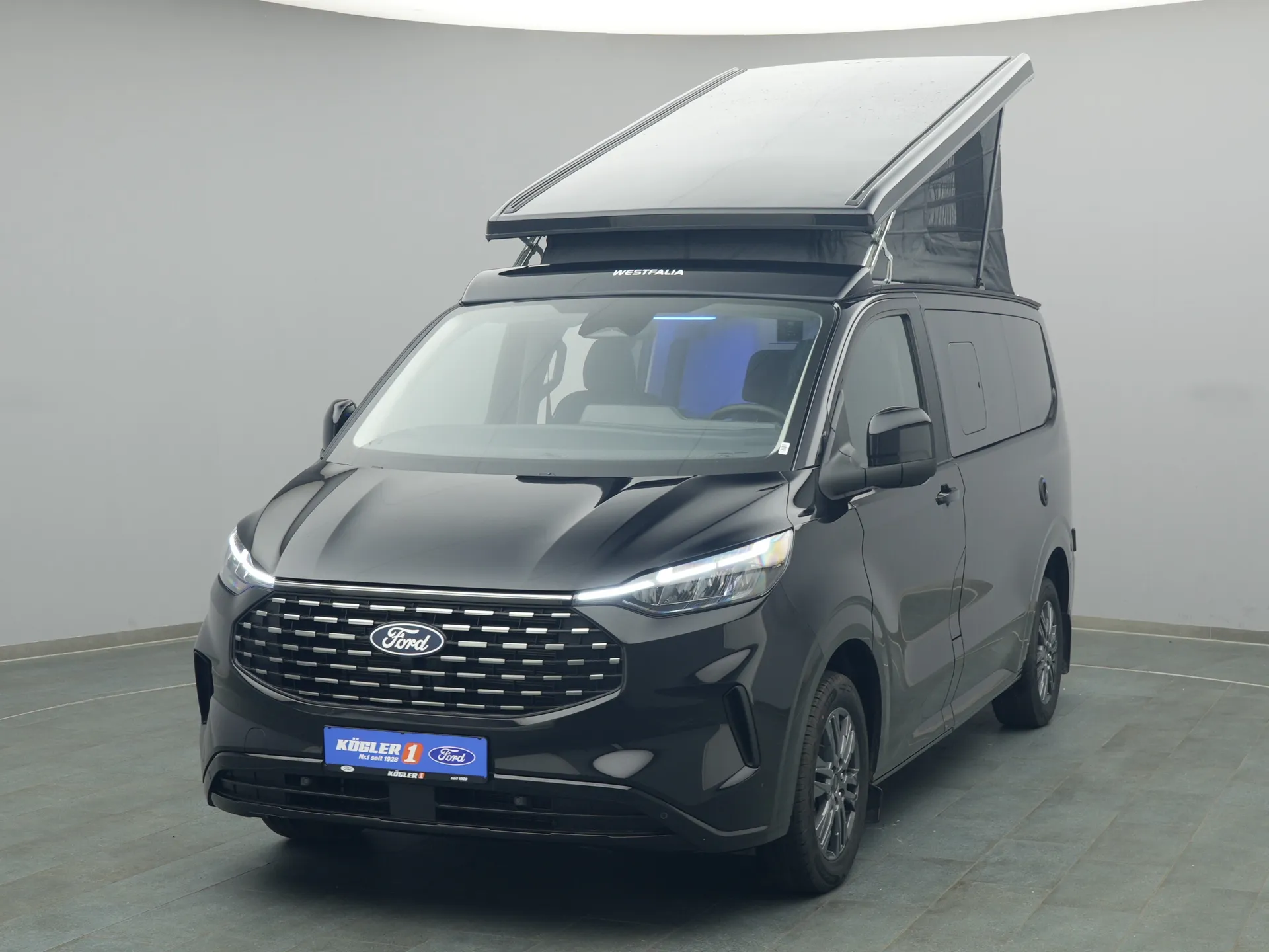 Ford Nugget in schwarz