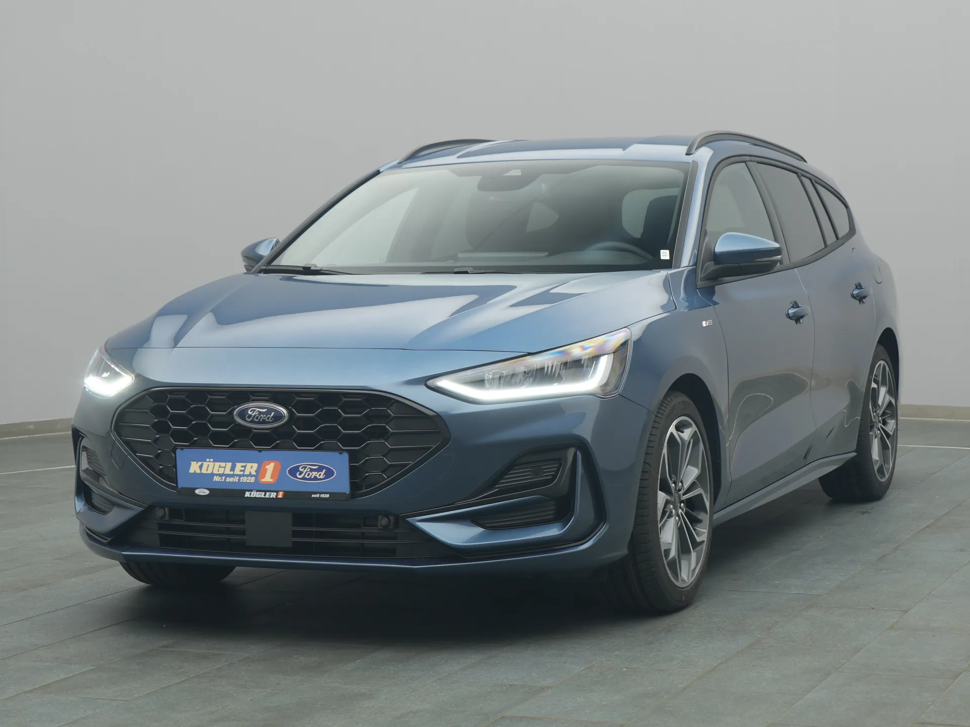 Ford Focus ST-Line X in blau