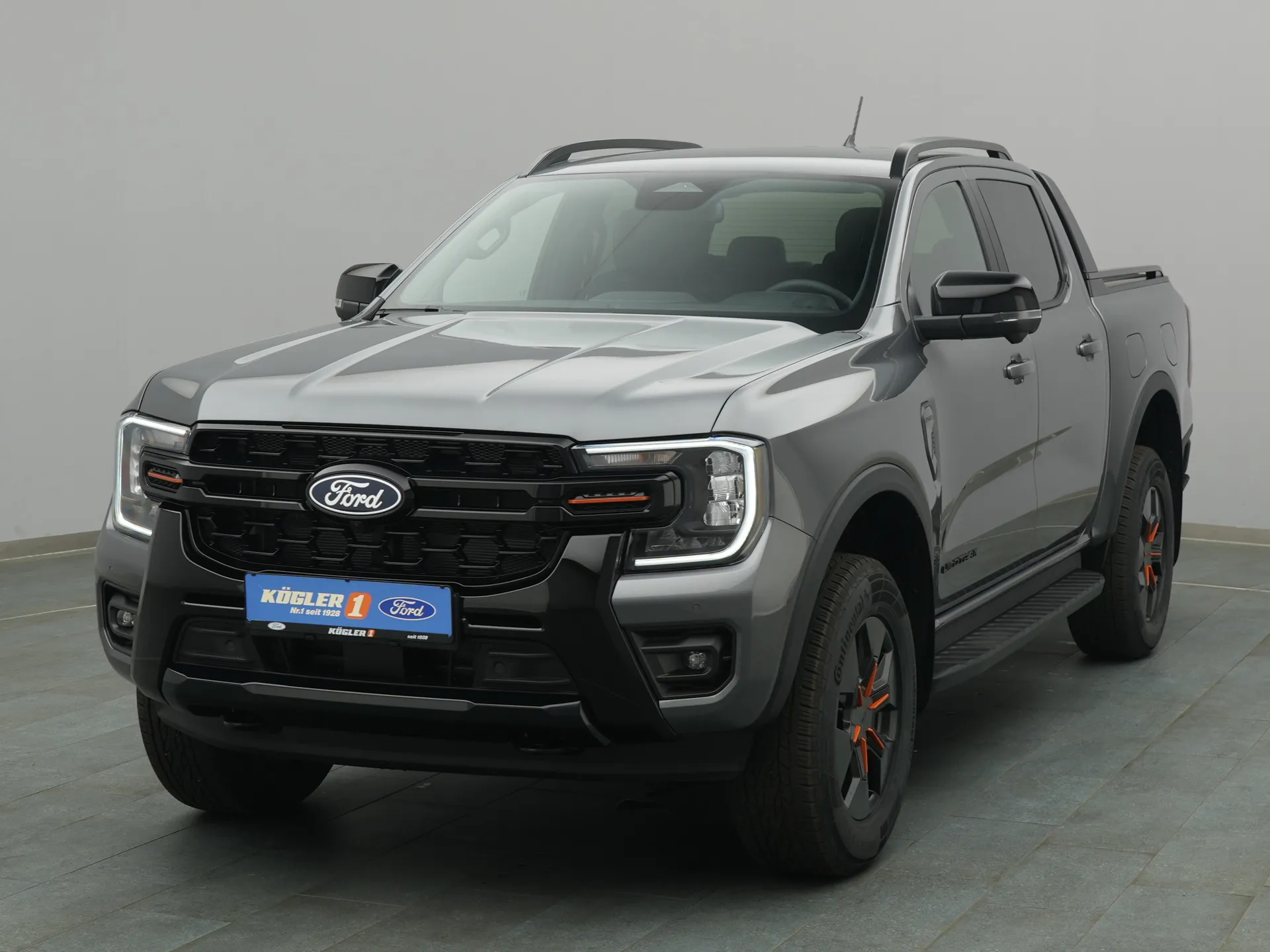 Ford Ranger DoKa Wildtrak in grau