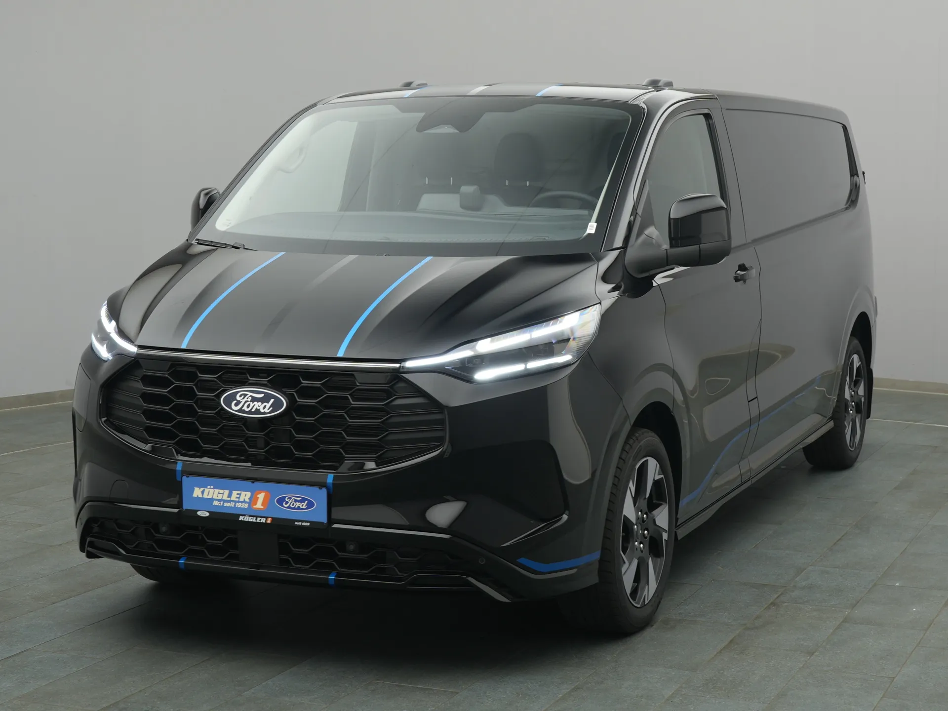 Ford Transit Custom Kasten in schwarz