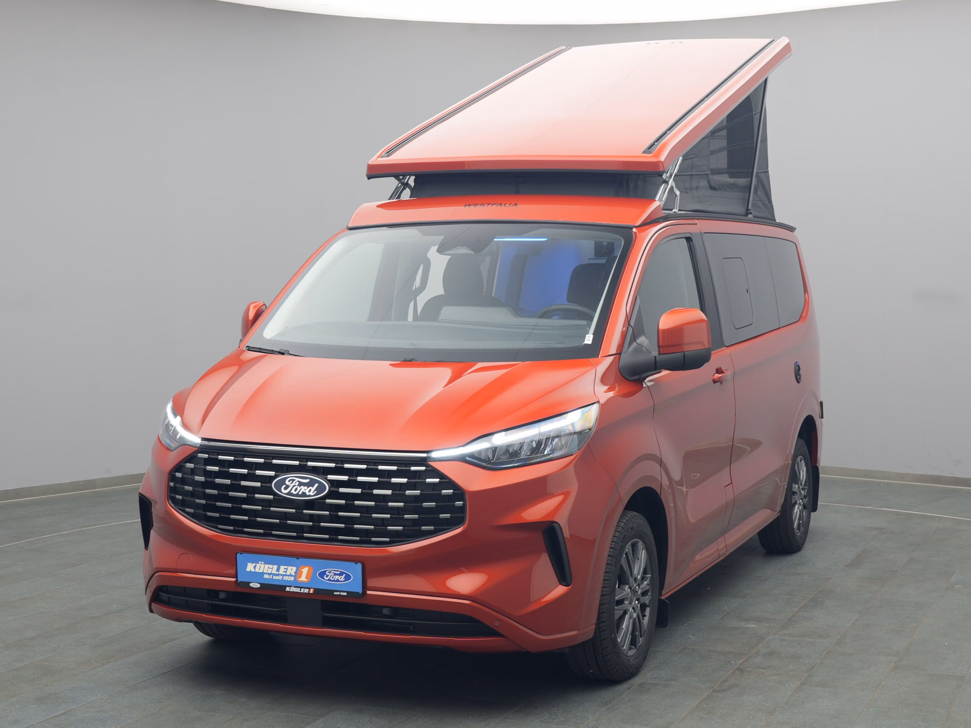 Ford Nugget in rot