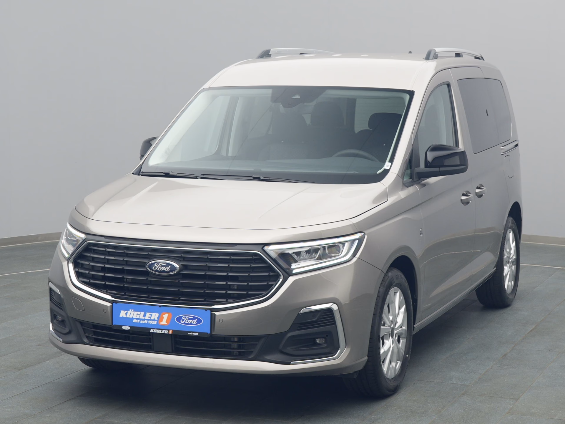 Ford Tourneo Connect Titanium in silber