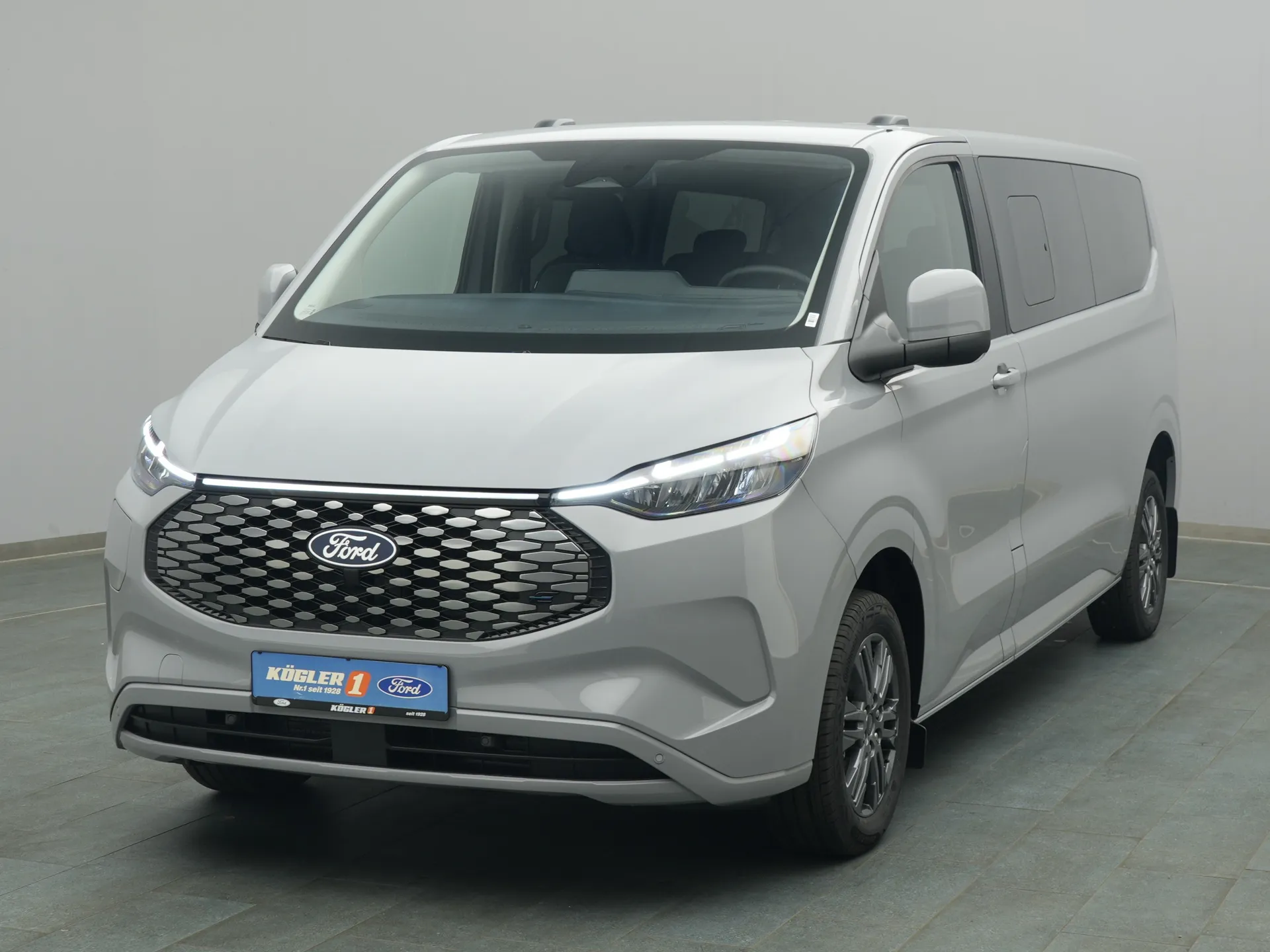 Ford E-Tourneo Custom Kombi in grau