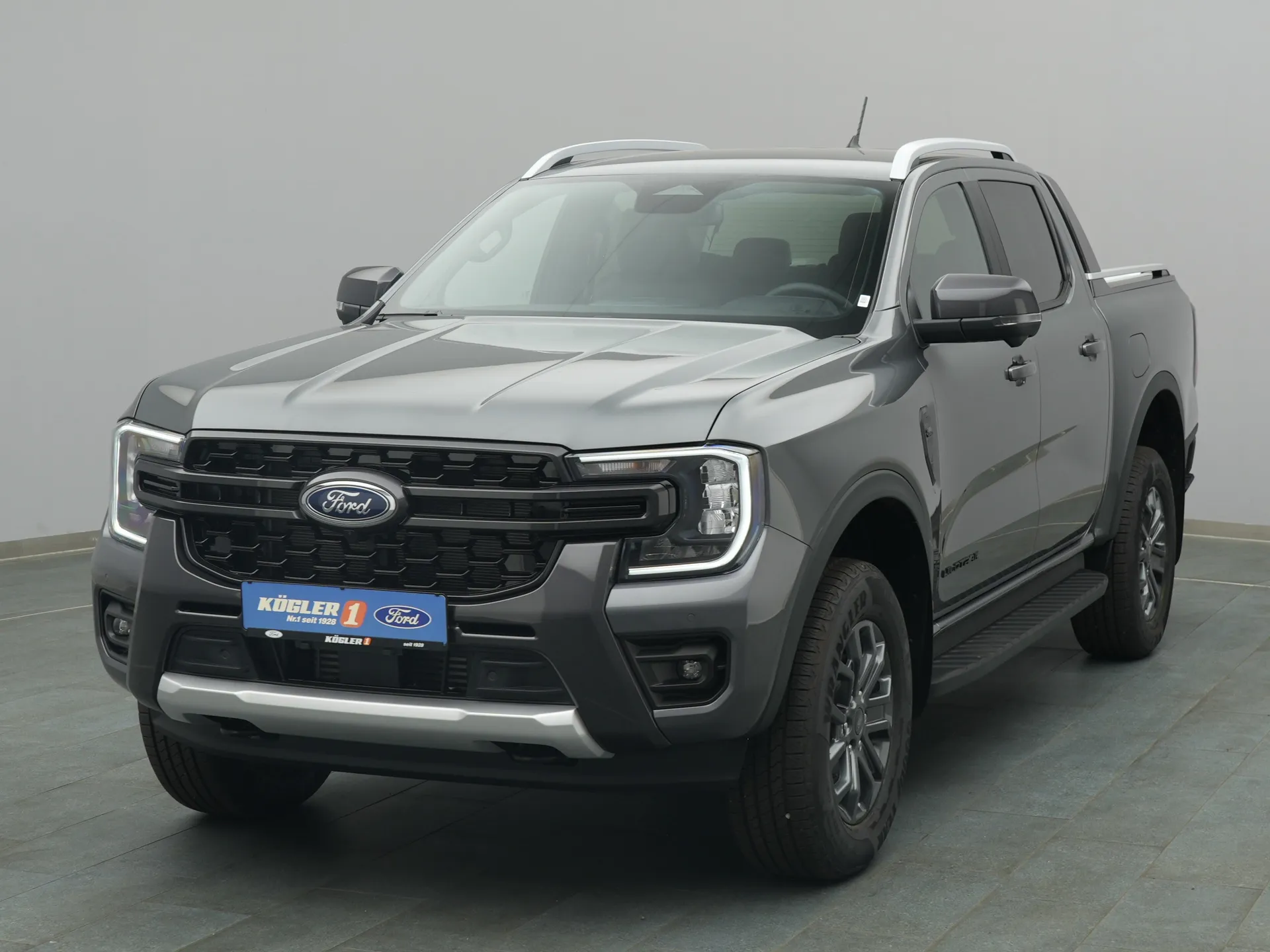 Ford Ranger DoKa Wildtrak in grau