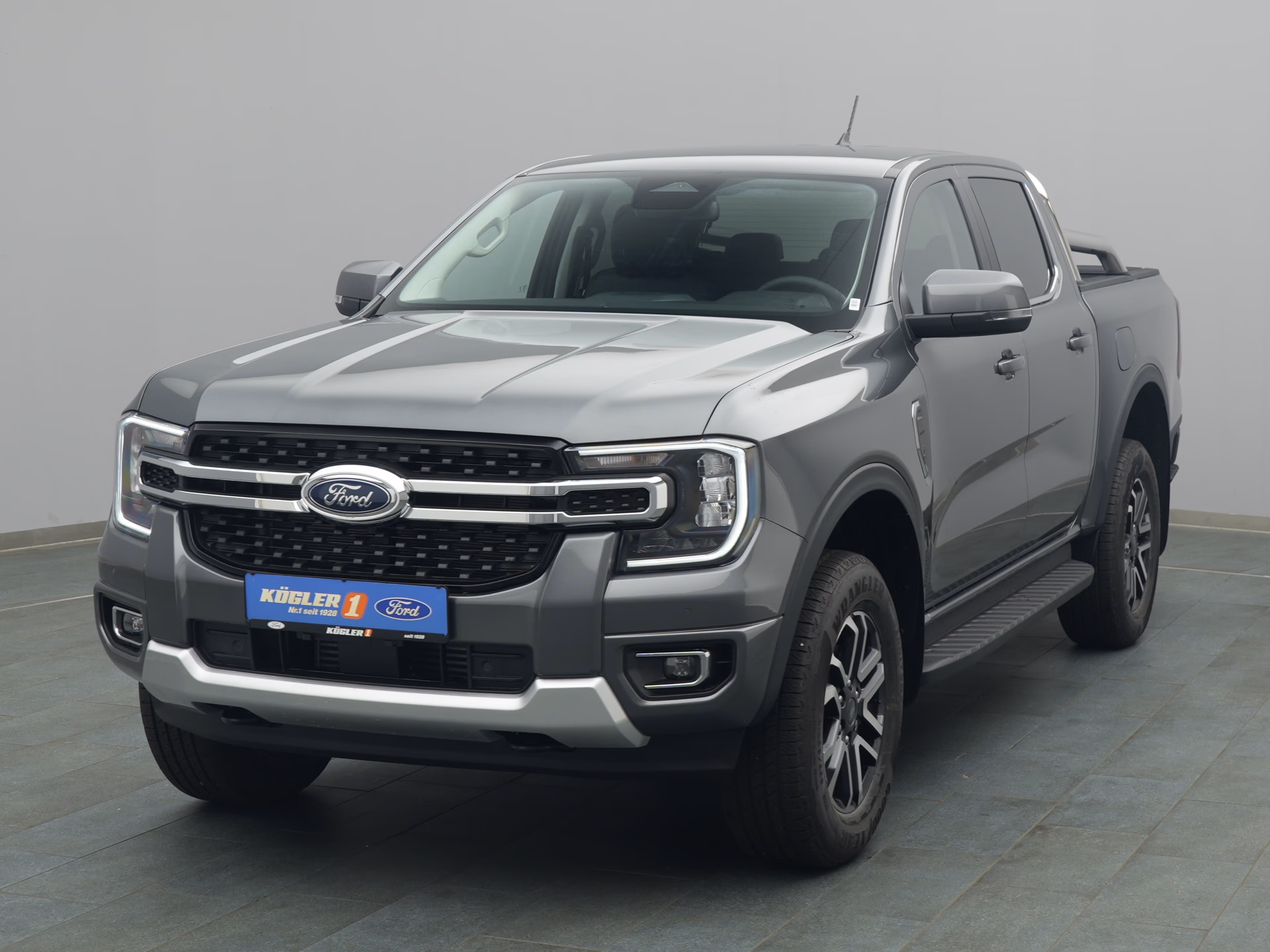 Ford Ranger DoKa Limited in grau