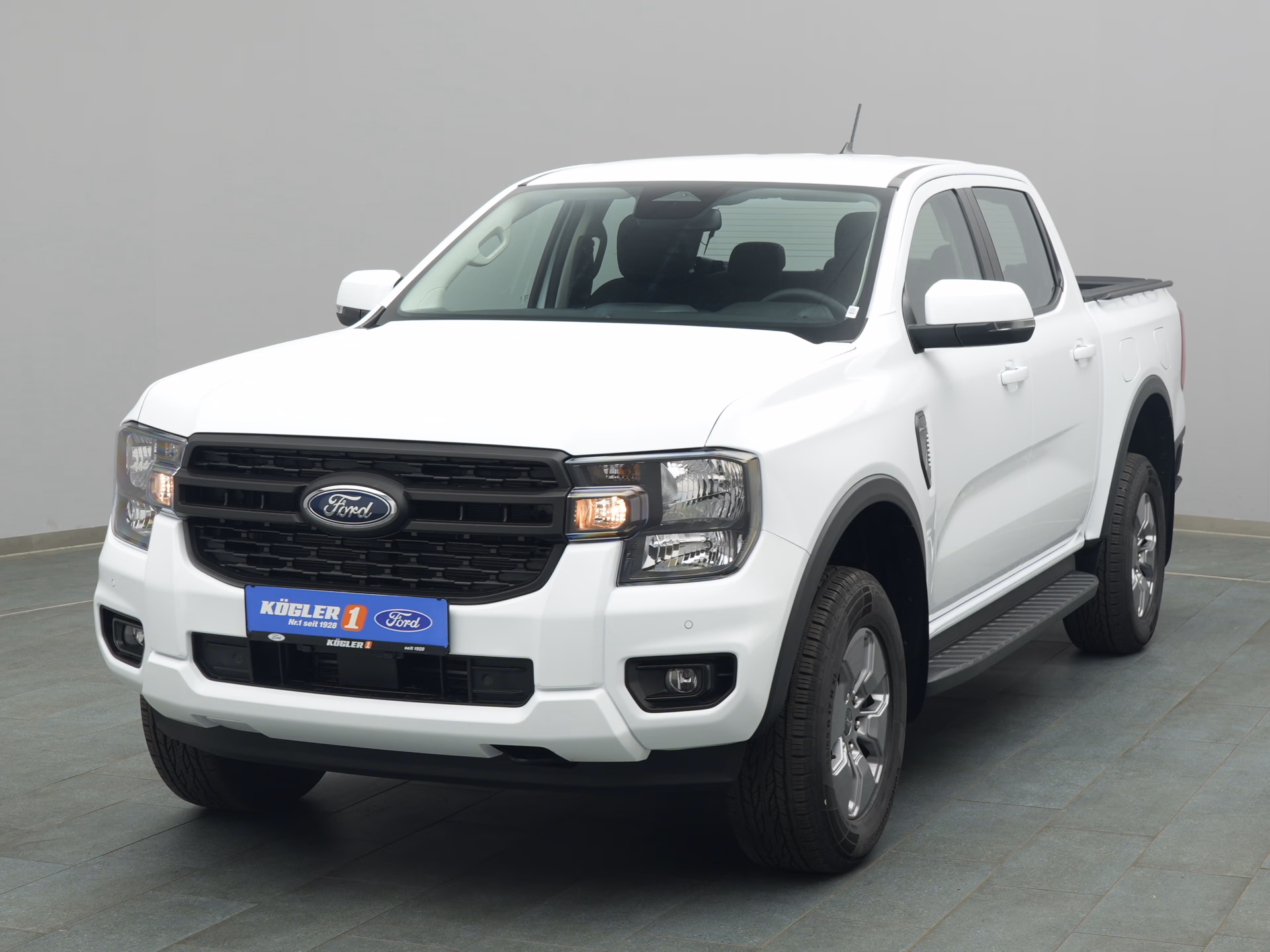 Ford Ranger DoKa XLT in weiss
