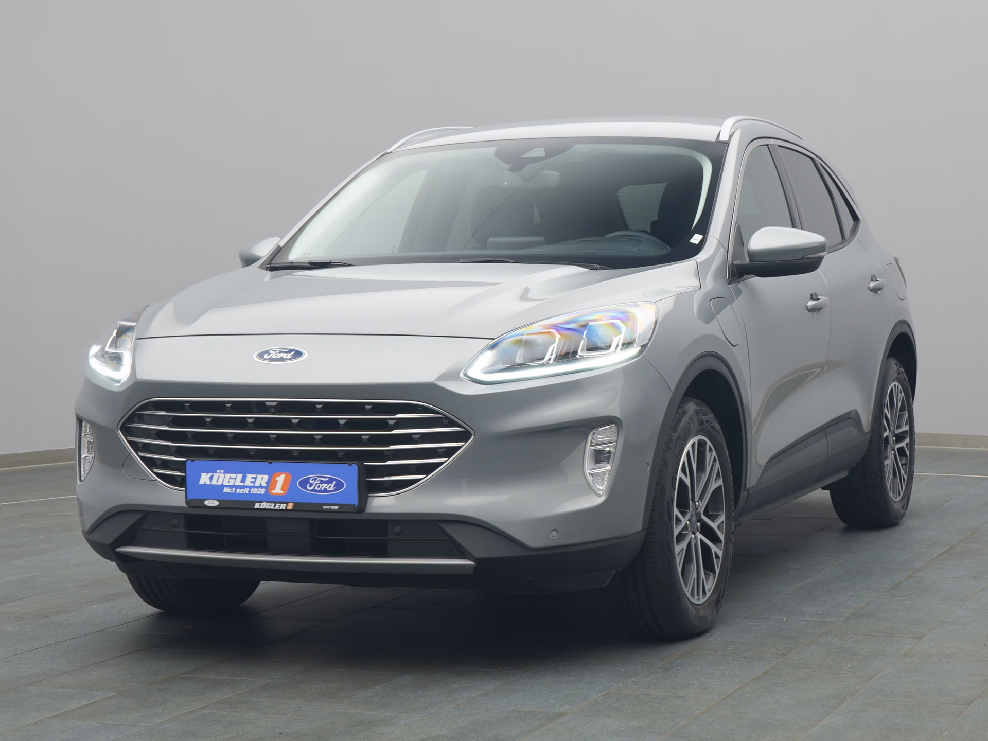 Ford Kuga Titanium X in silber