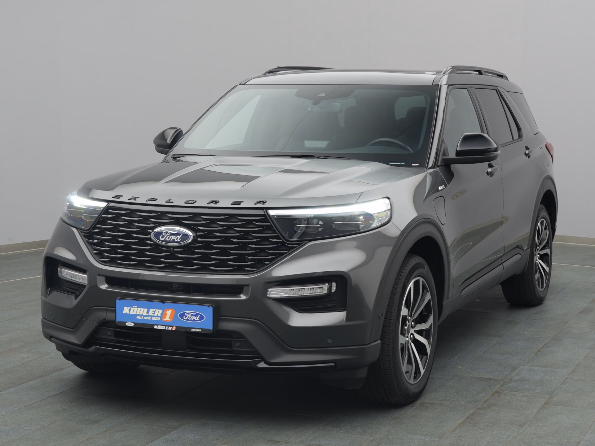 Ford Explorer ST-Line in grau