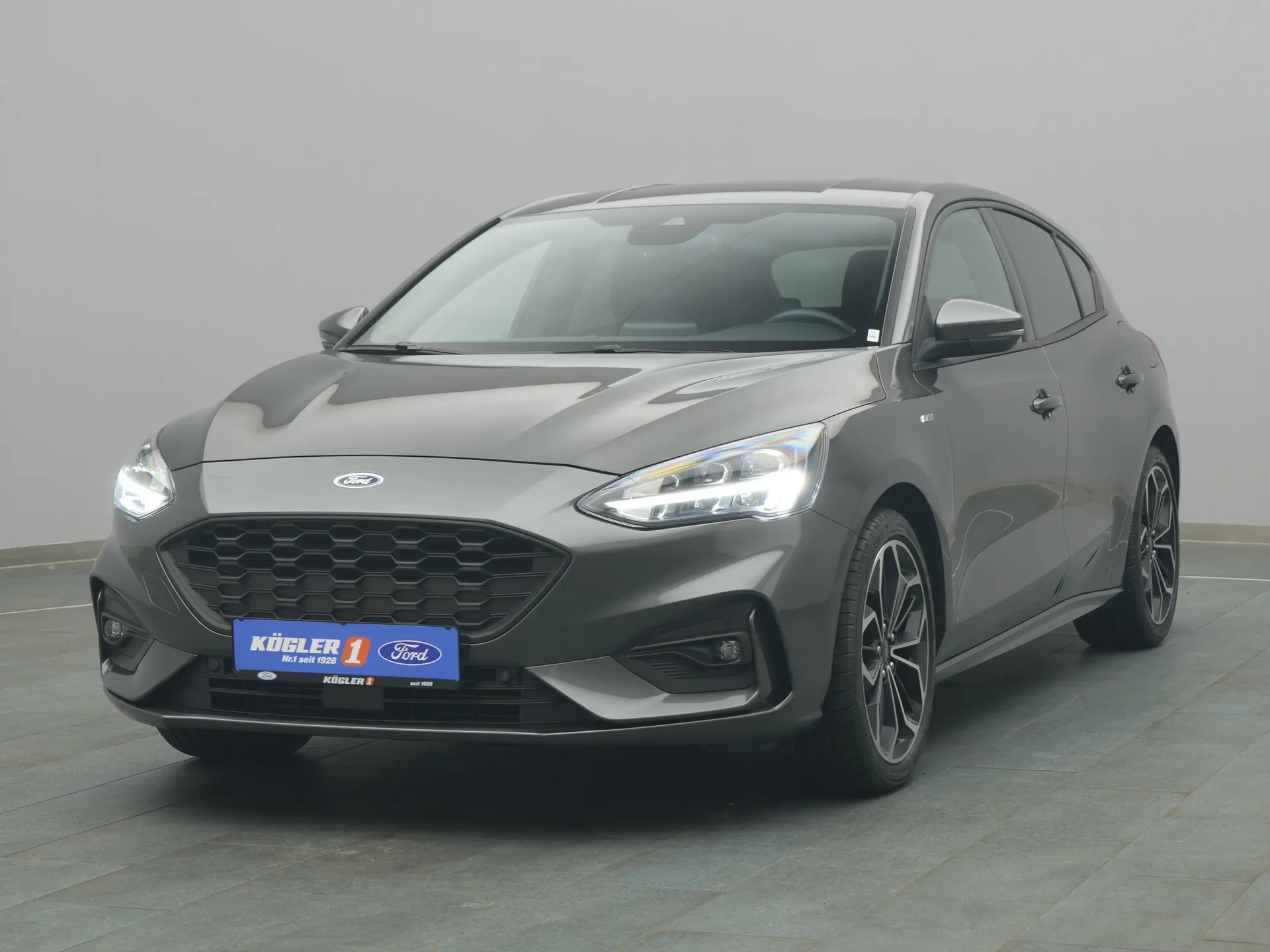 Ford Focus ST-Line in grau