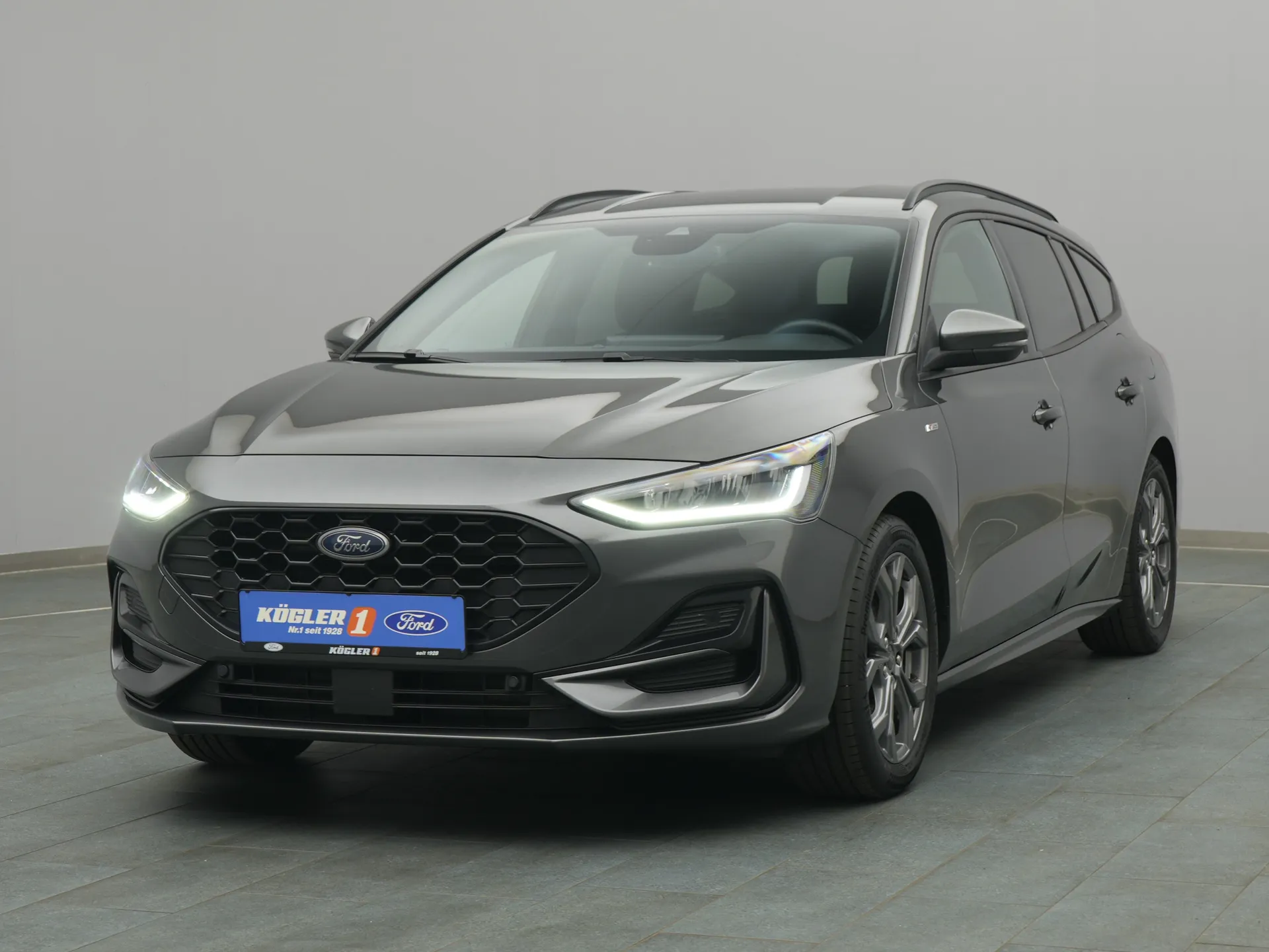 Ford Focus ST-Line in grau