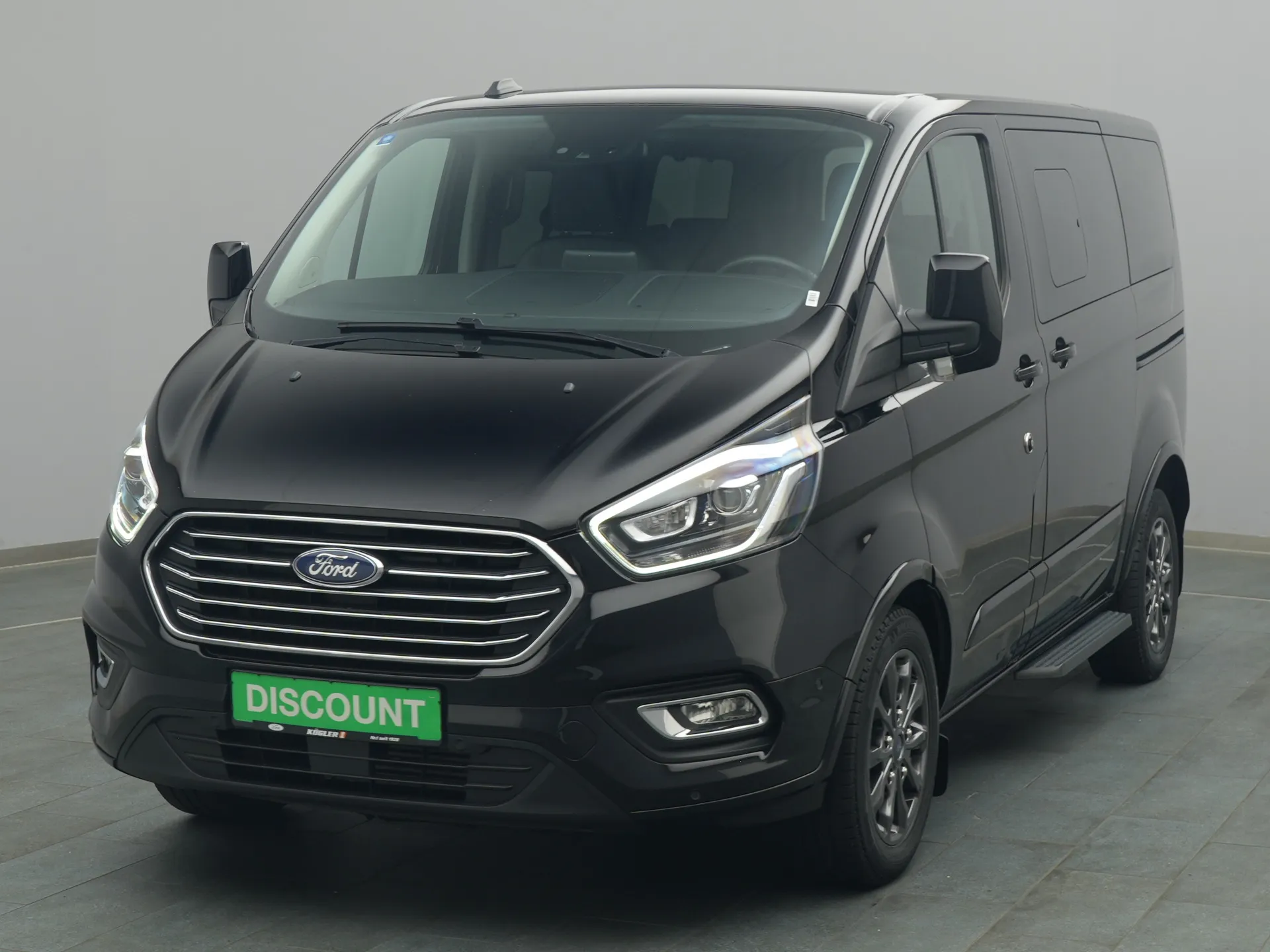 Ford Tourneo Custom Kastenwagen in schwarz
