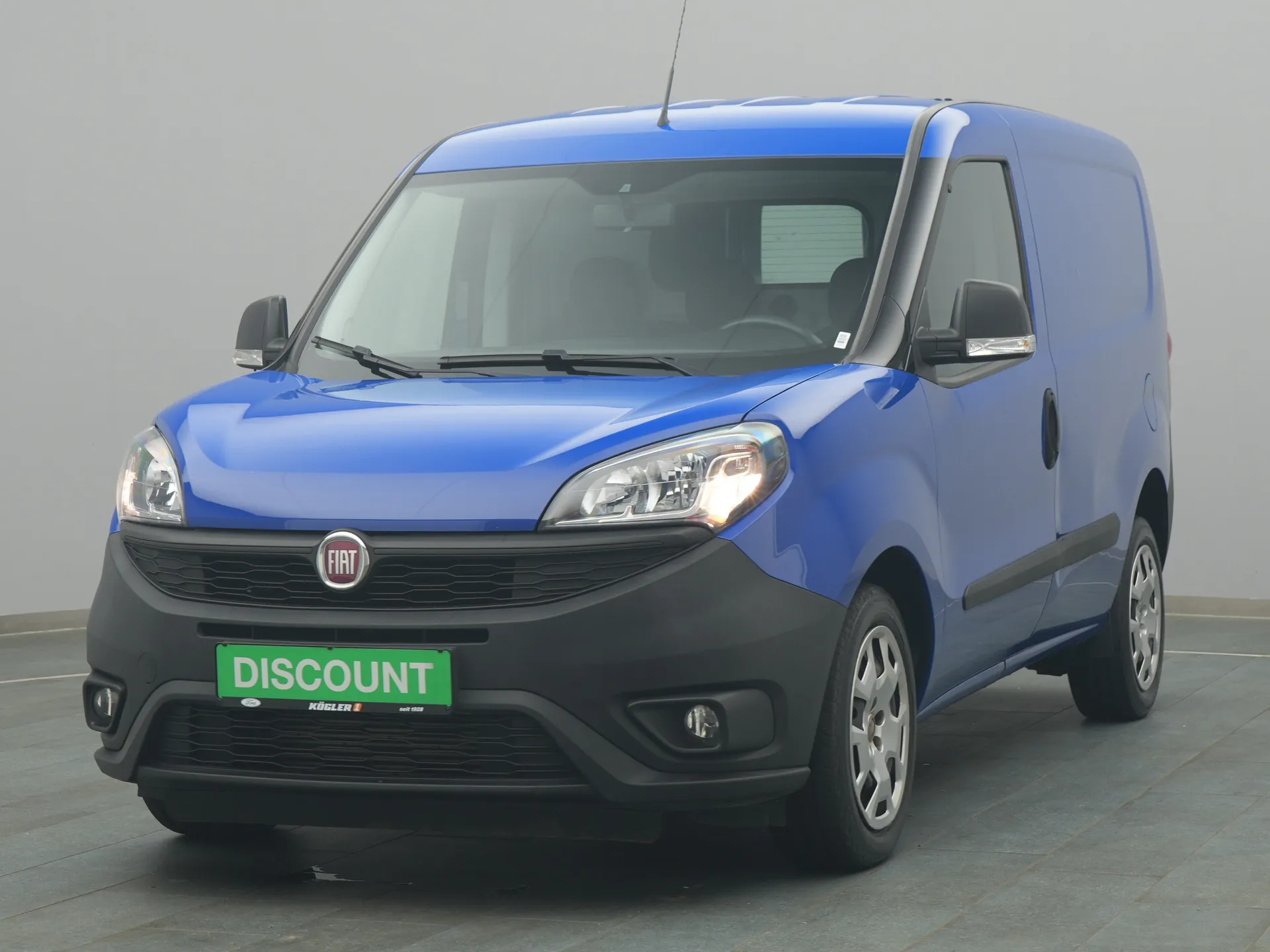 Fiat Doblo in blau