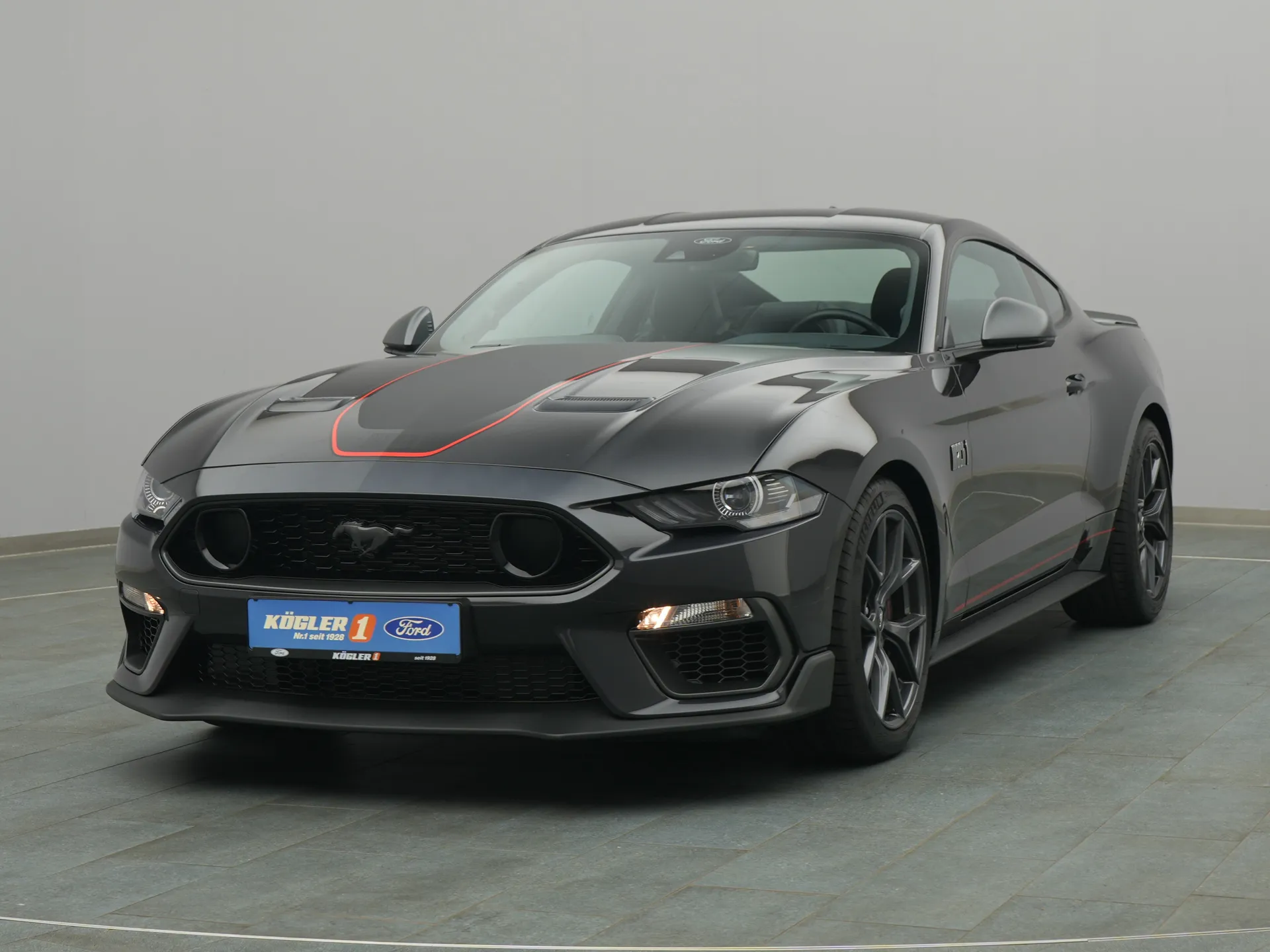 Ford Mustang Mach1 in grau