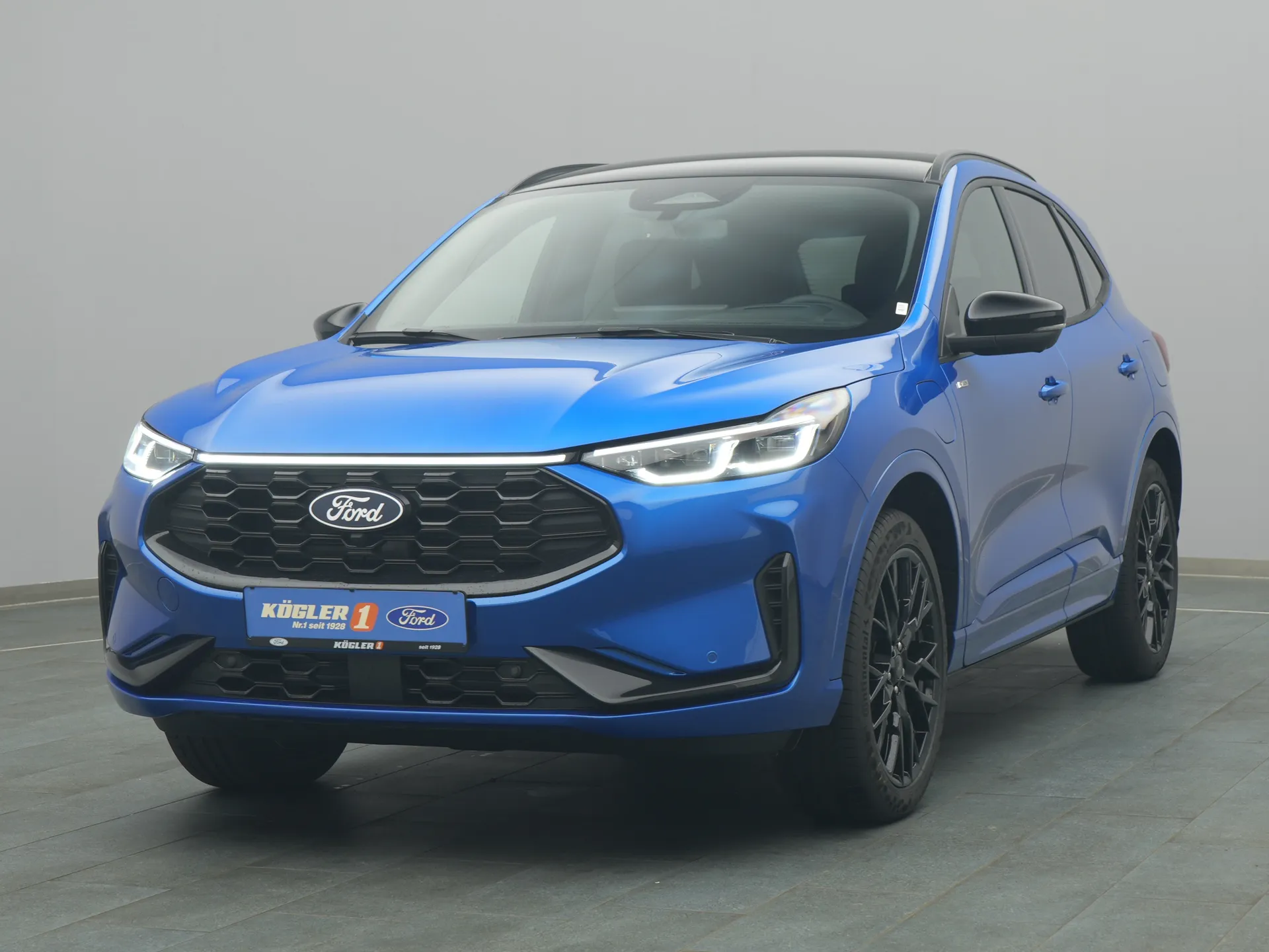 Ford Kuga ST-Line X in blau
