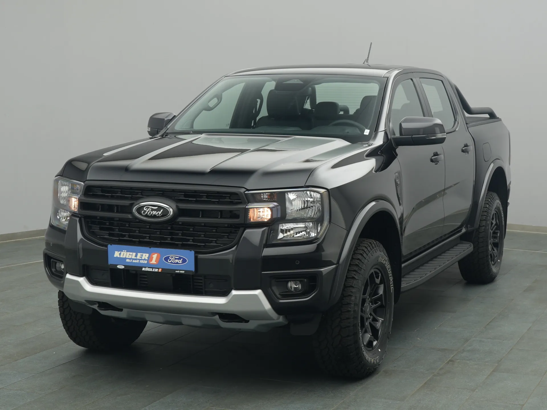 Ford Ranger DoKa Tremor in schwarz