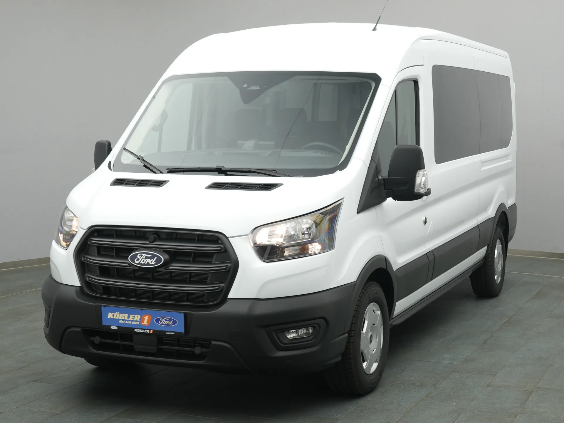 Ford Transit Kombi in weiss