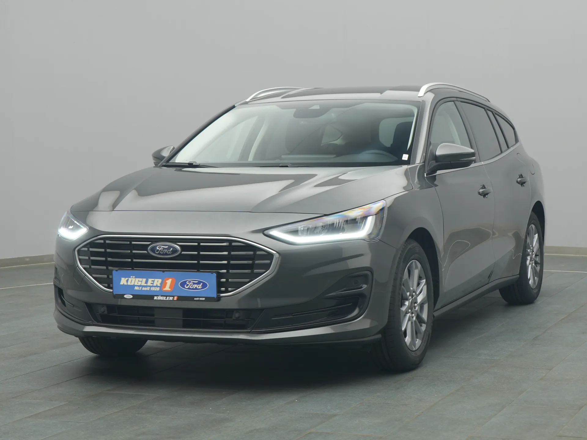 Ford Focus Titanium X in grau