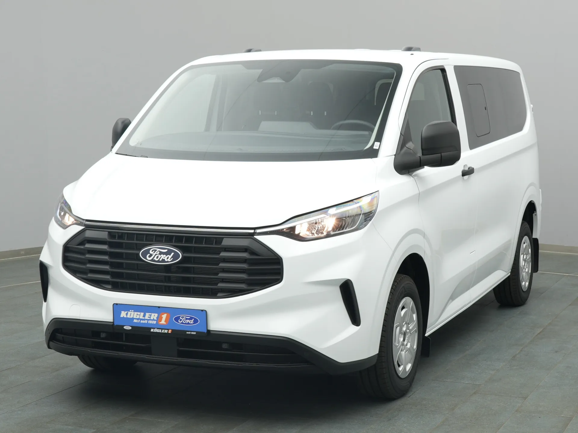 Ford Transit Custom Kombi in weiss