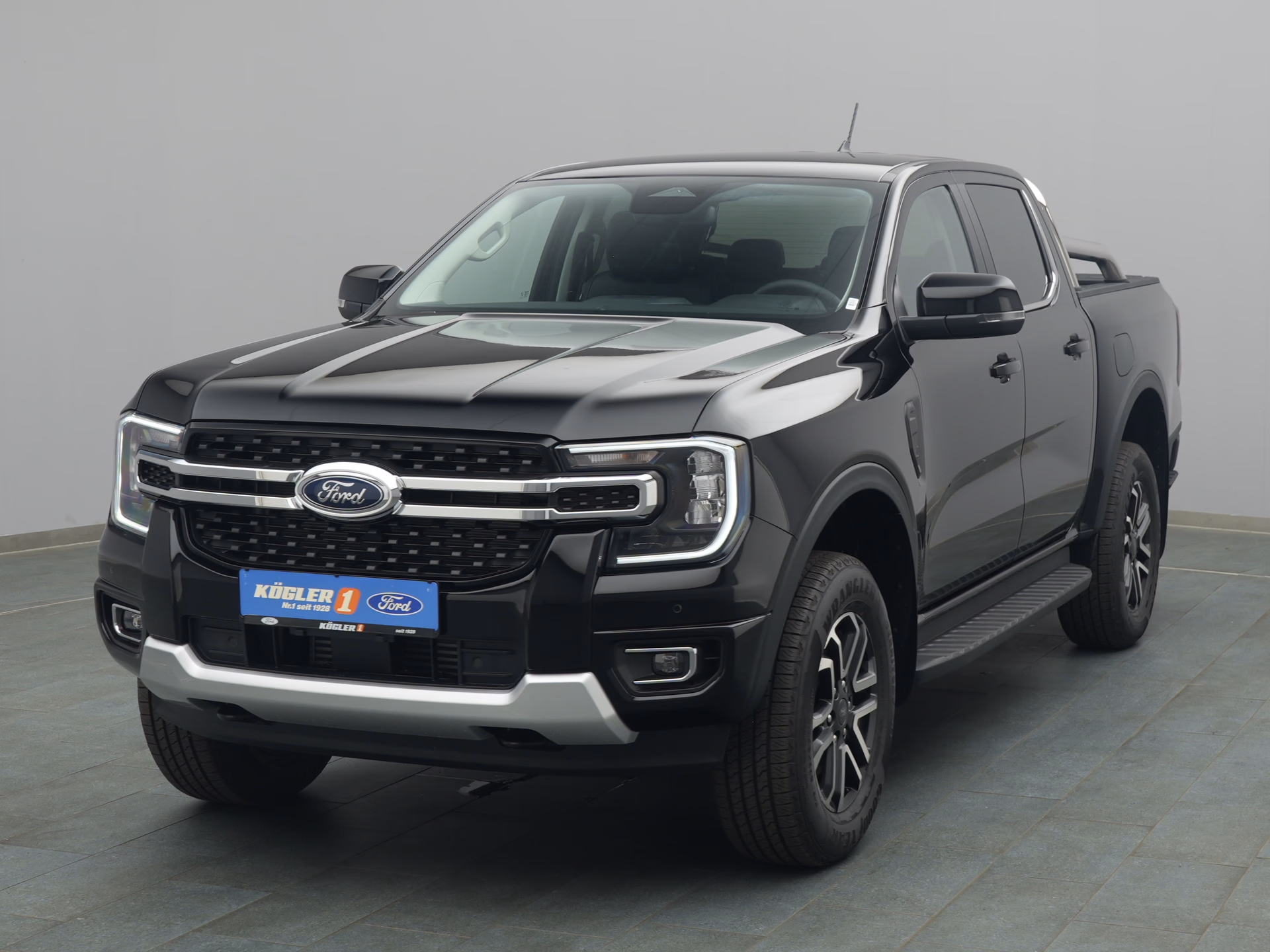 Ford Ranger DoKa Limited in schwarz