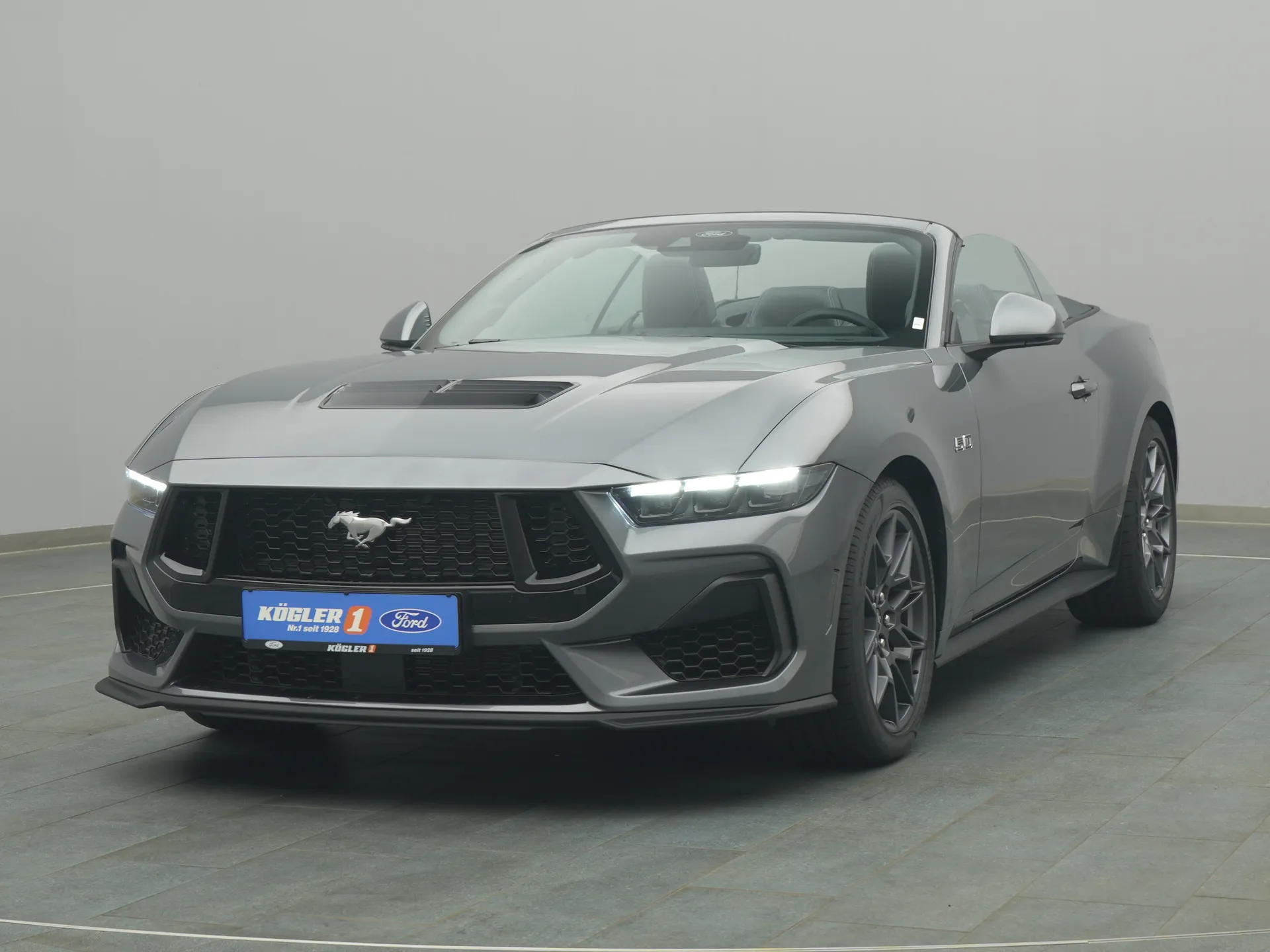 Ford Mustang GT in grau