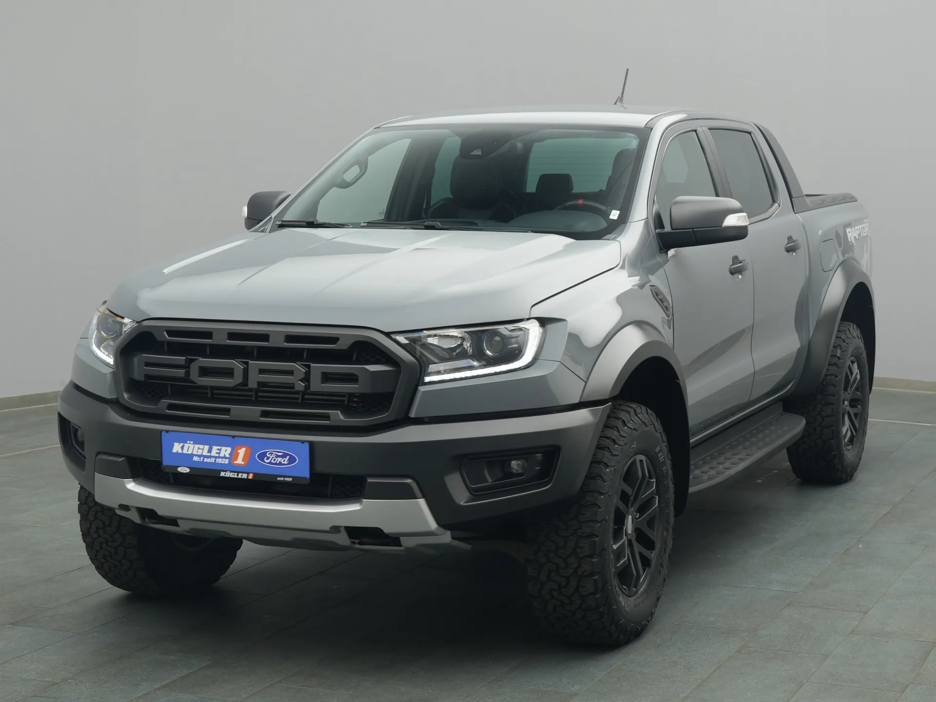 Ford Ranger Raptor in grau