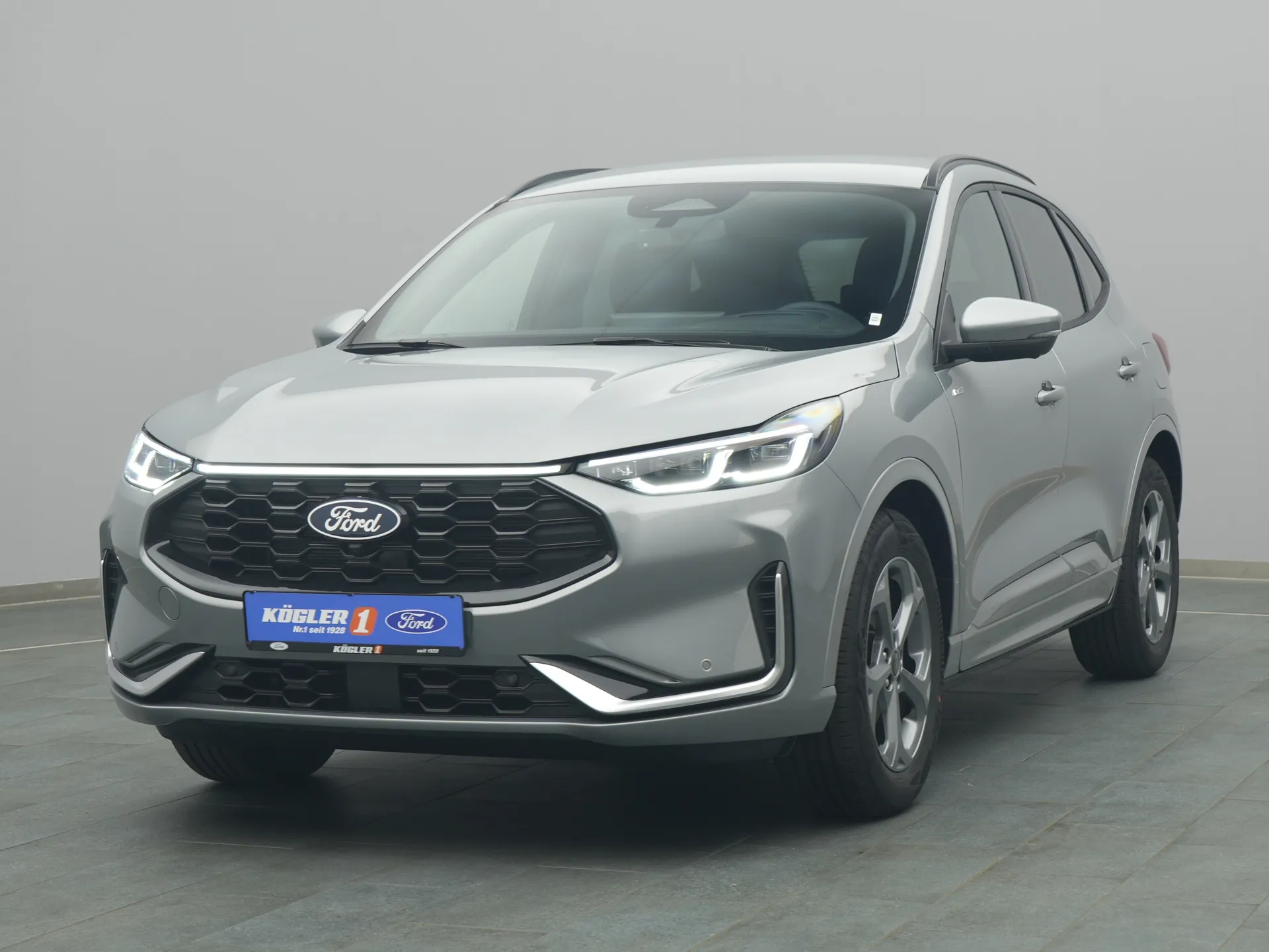 Ford Kuga ST-Line X in silber